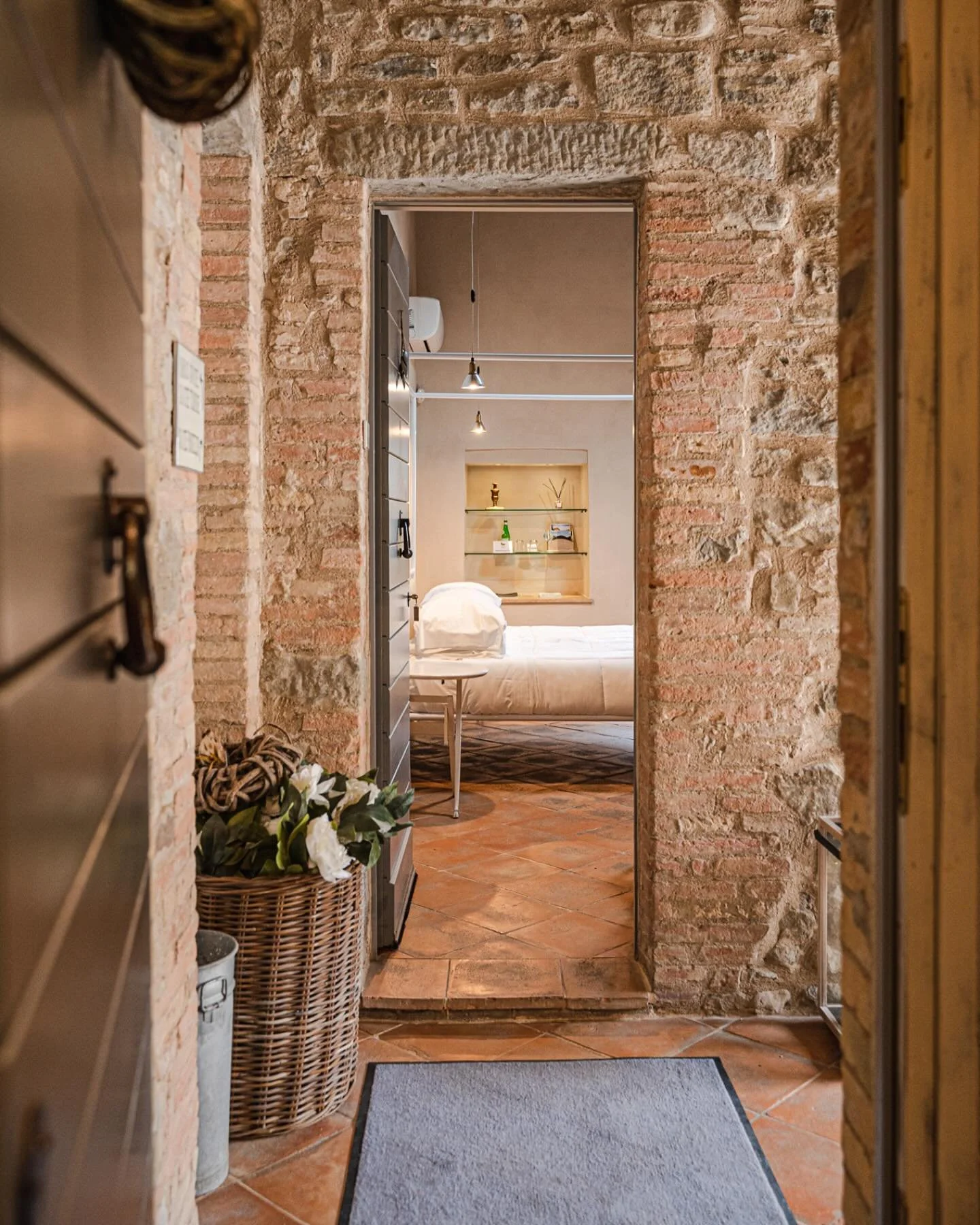 nikis-resort-umbria-room.jpg