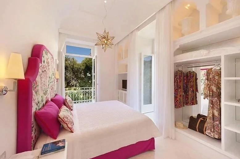 Villa+Silvana+-+pink+room.jpg