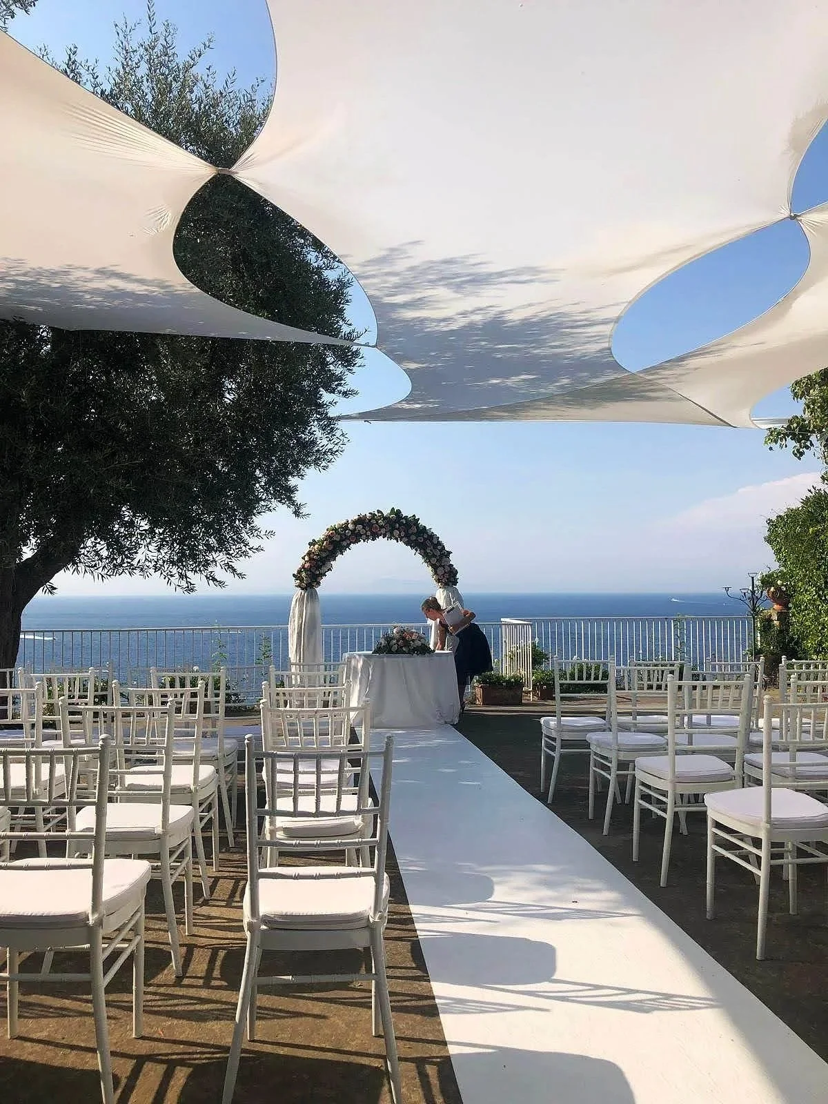 White+Lemon+Garden+set+up-sorrento+wedding+villa+silvana.jpg