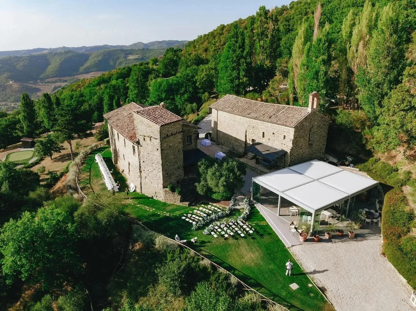 A private medieval village in Umbria, and for your wedding week, it's all yours. 🏰🇮🇹

Nikis Resort dates back to 1137: a fortress, a frescoed church, six stone buildings and rolling Umbrian-Tuscan views. Stay 2, 3 or 4 nights and make a weekend of