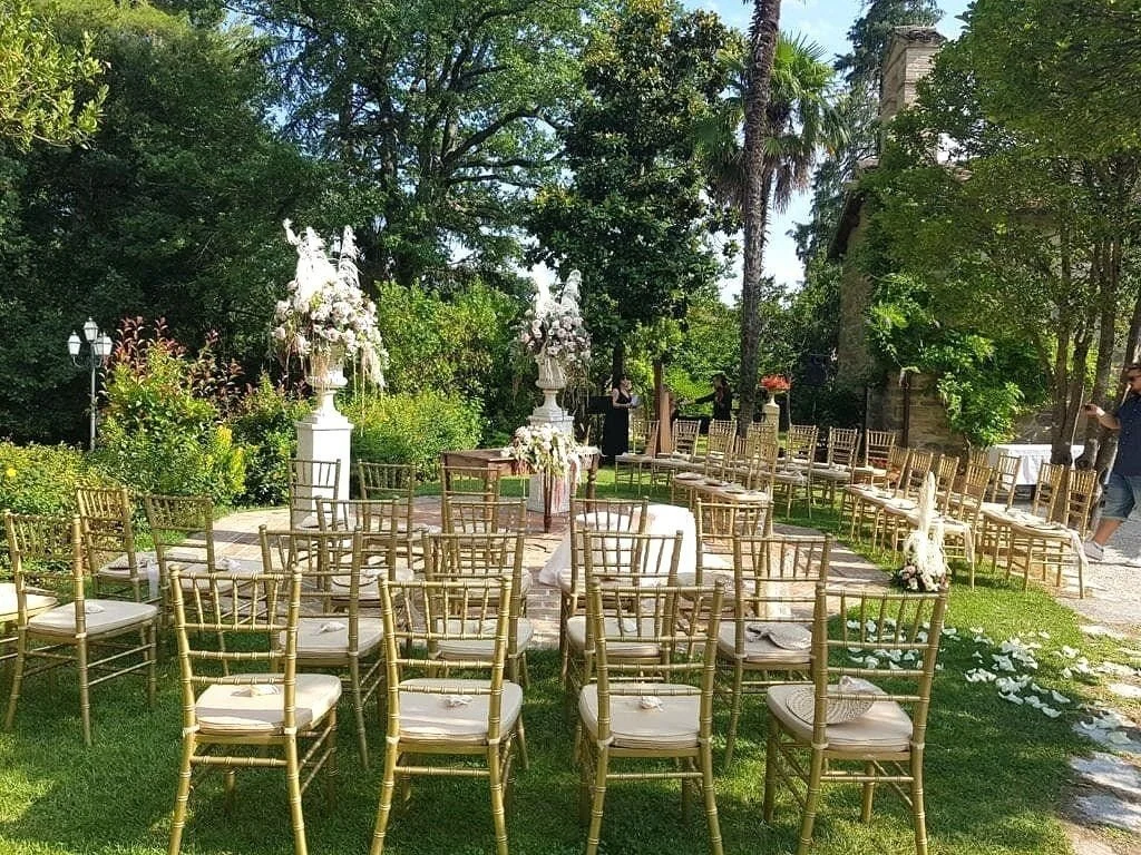 Don't just book a wedding day, book the whole week. 🥂🇮🇹

Villa Teloni is a restored 18th-century estate between Tuscany and Umbria, exclusively yours for multi-day magic. Welcome dinners, pizza nights, lazy pool afternoons, then the big day itself