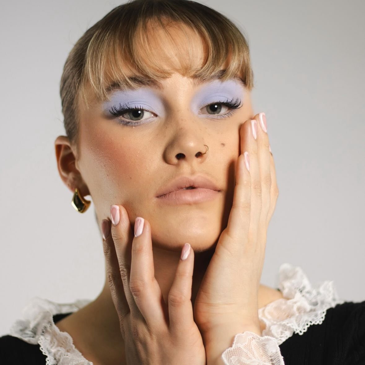 Lilac 

Makeup by @vanessaellesmakeup 

#beauty #makeup #fashion #creativesagency