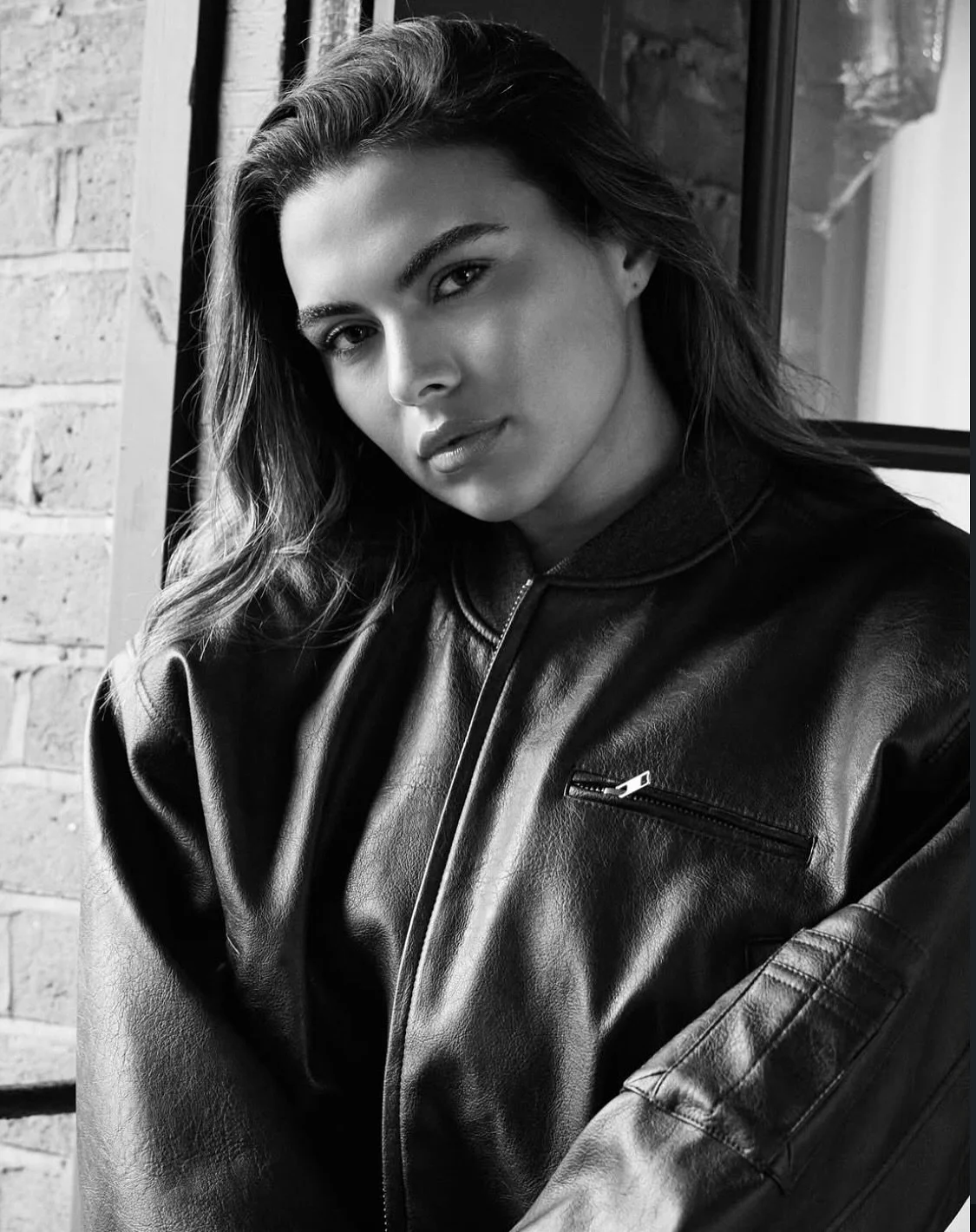 A Monochrome Moment

Hair &amp; Makeup by @jenfarmery_makeupartist