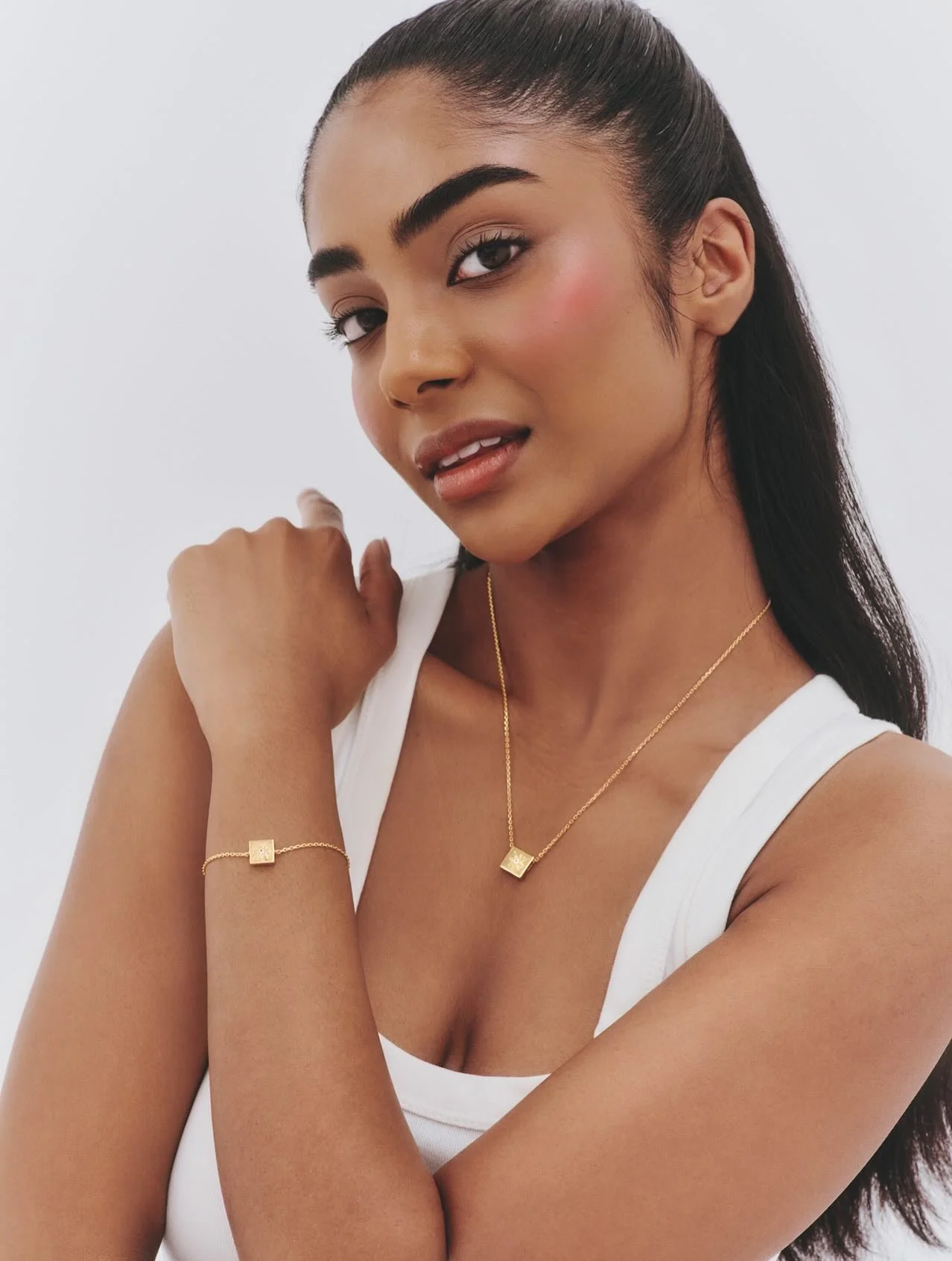 Kouree launching campaign 

Makeup by @ettiperezmua