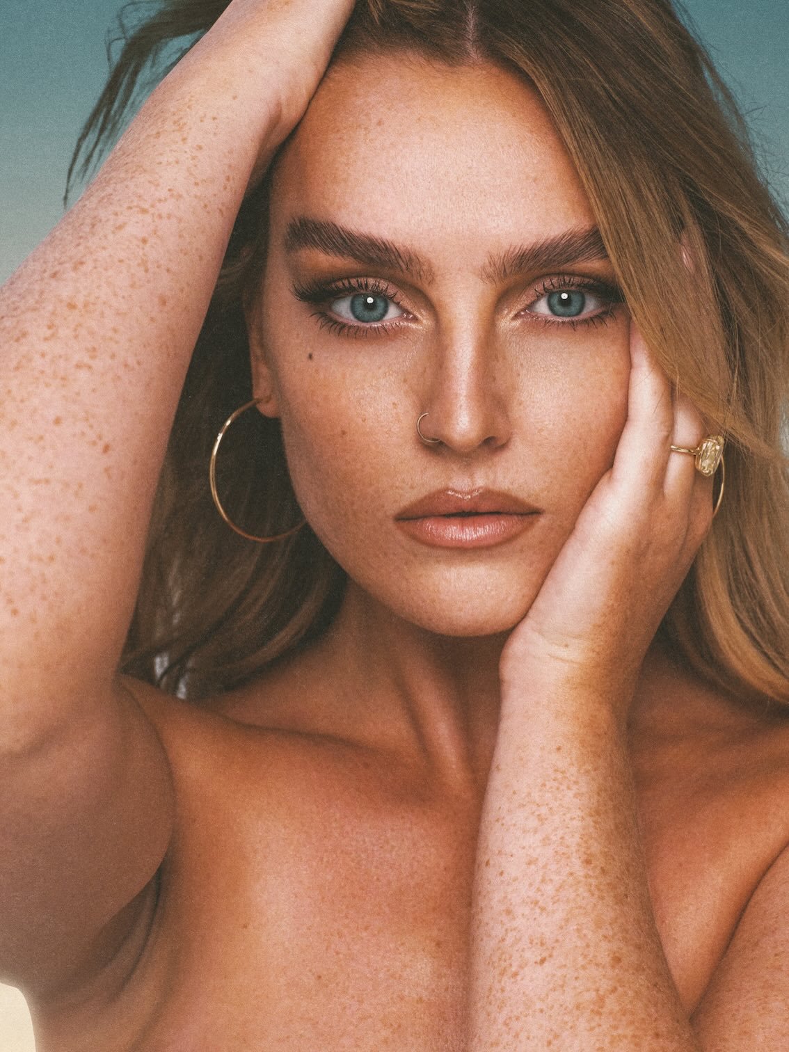 A collection of photos from Perries newest album ✨

Makeup by @misscassielomas