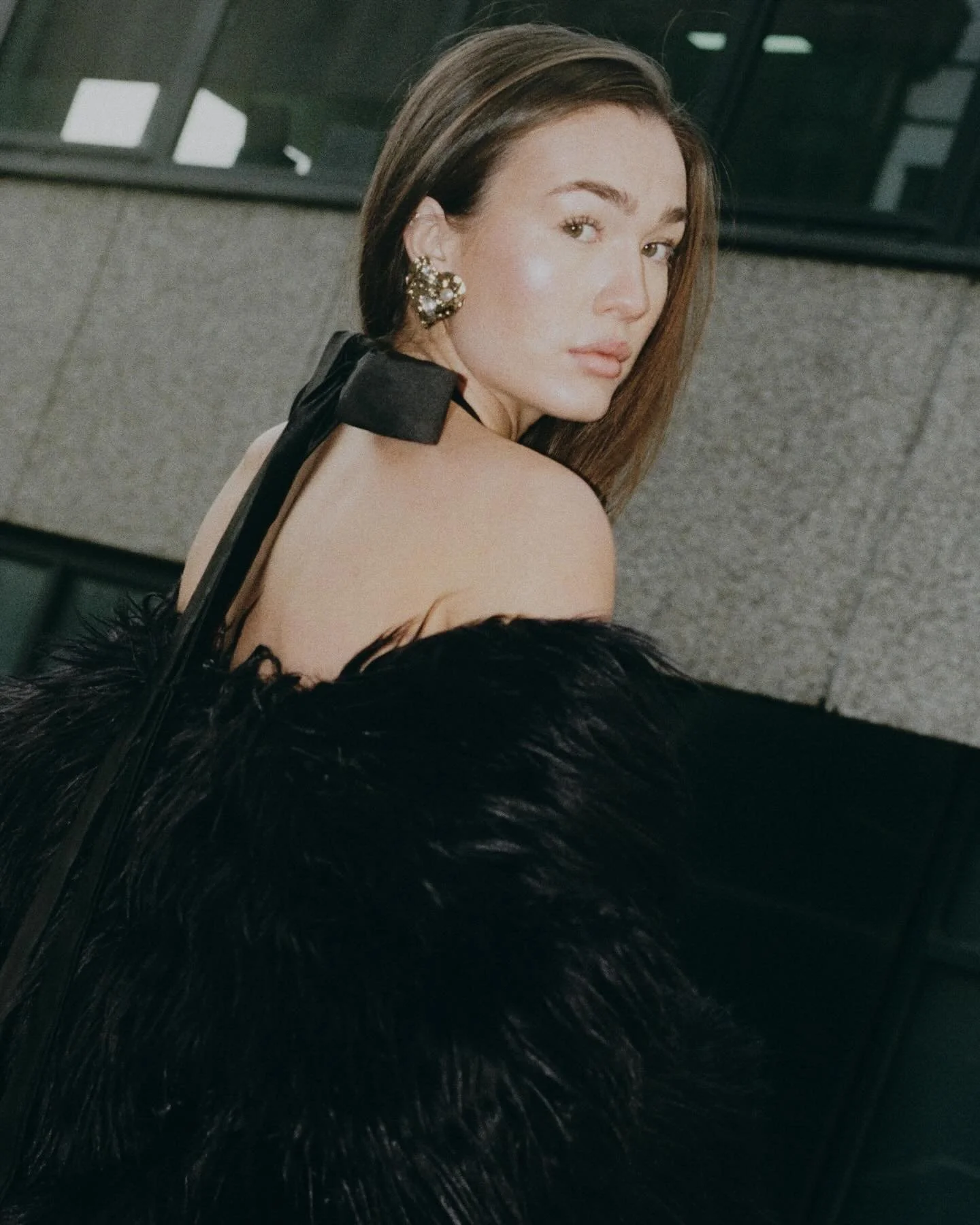 Winter Sun ☀️ an editorial were muted tones, soft light and textures come together.

Hair and Makeup by @laurenmaltby.mua