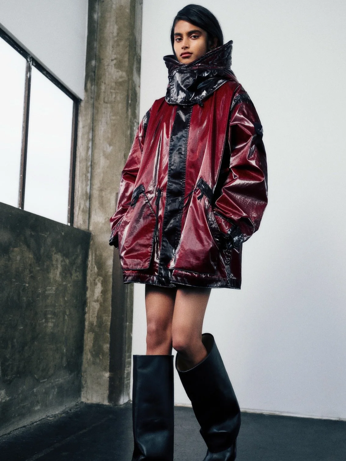 Glossy, high boots and red. A fashion editorial story &diams;️

Styling by @louisecarmelhallstylist