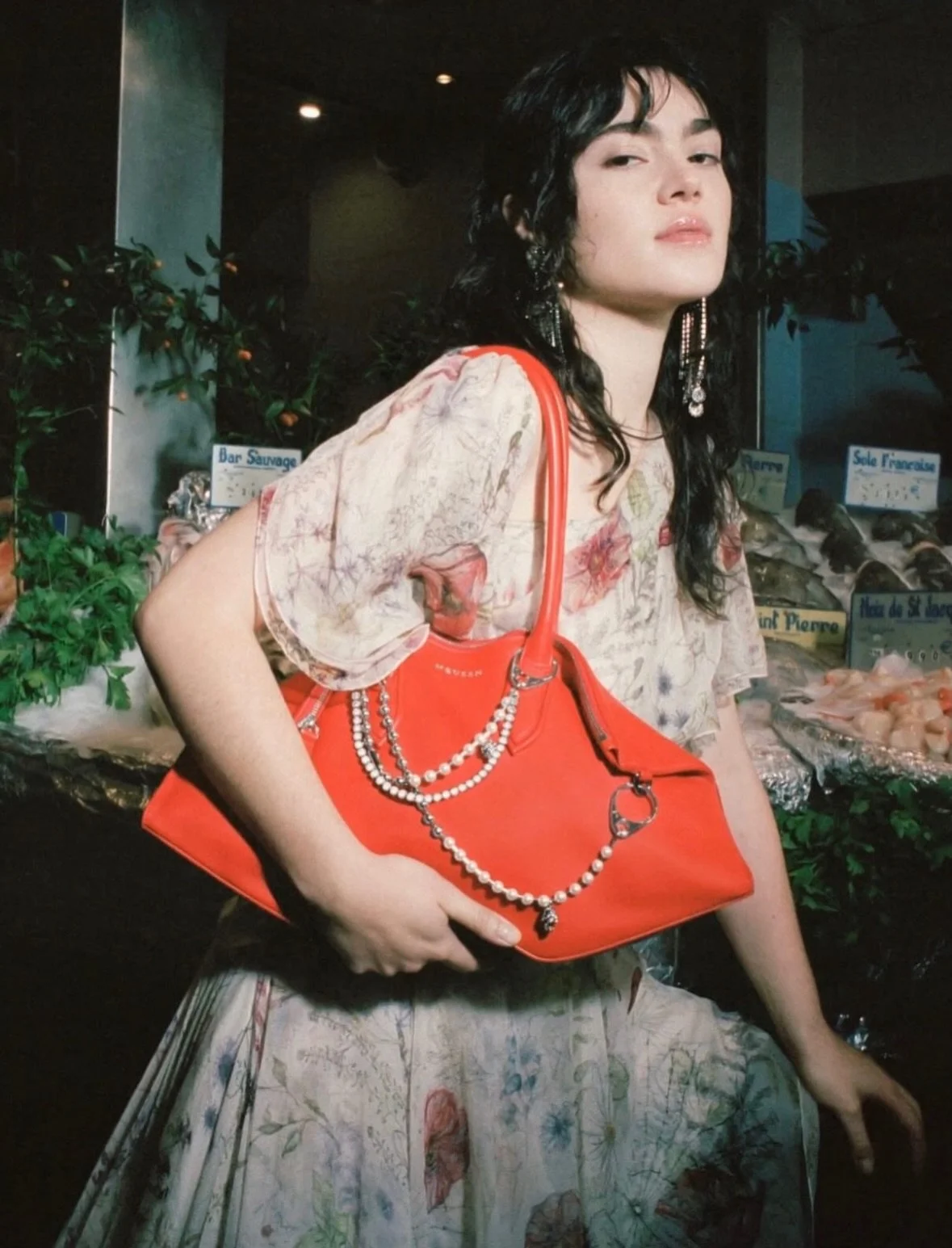 Spring/Summer 2026 Alexander McQueen. Reintroducing the Manta bag campaign 🔴 
Featuring Abigail Morris 

Hair by @reubenwood