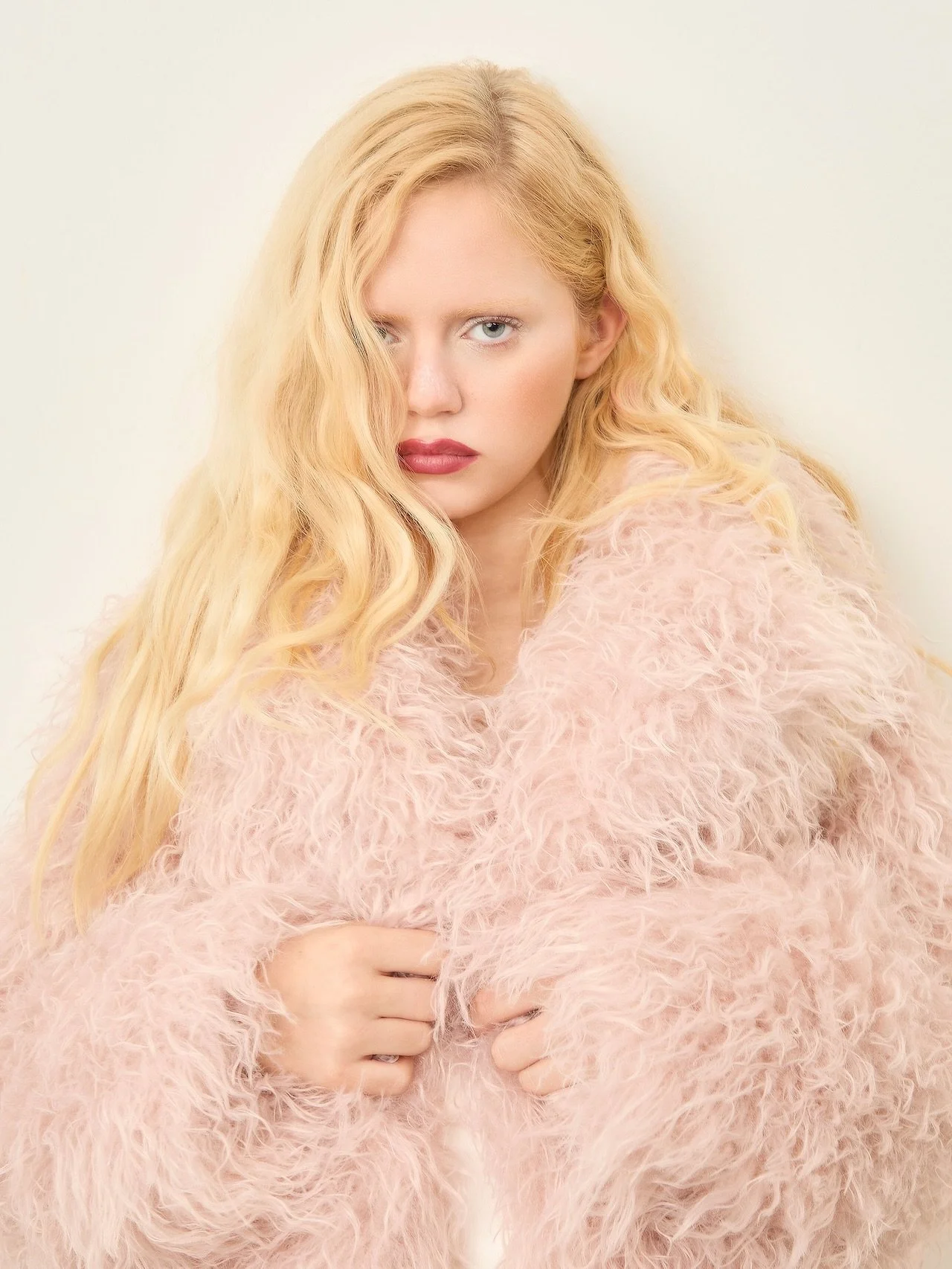 Wintery fuzzy coats and pale textures a fashion editorial ❄️

Makeup by @jenfarmery_makeupartist