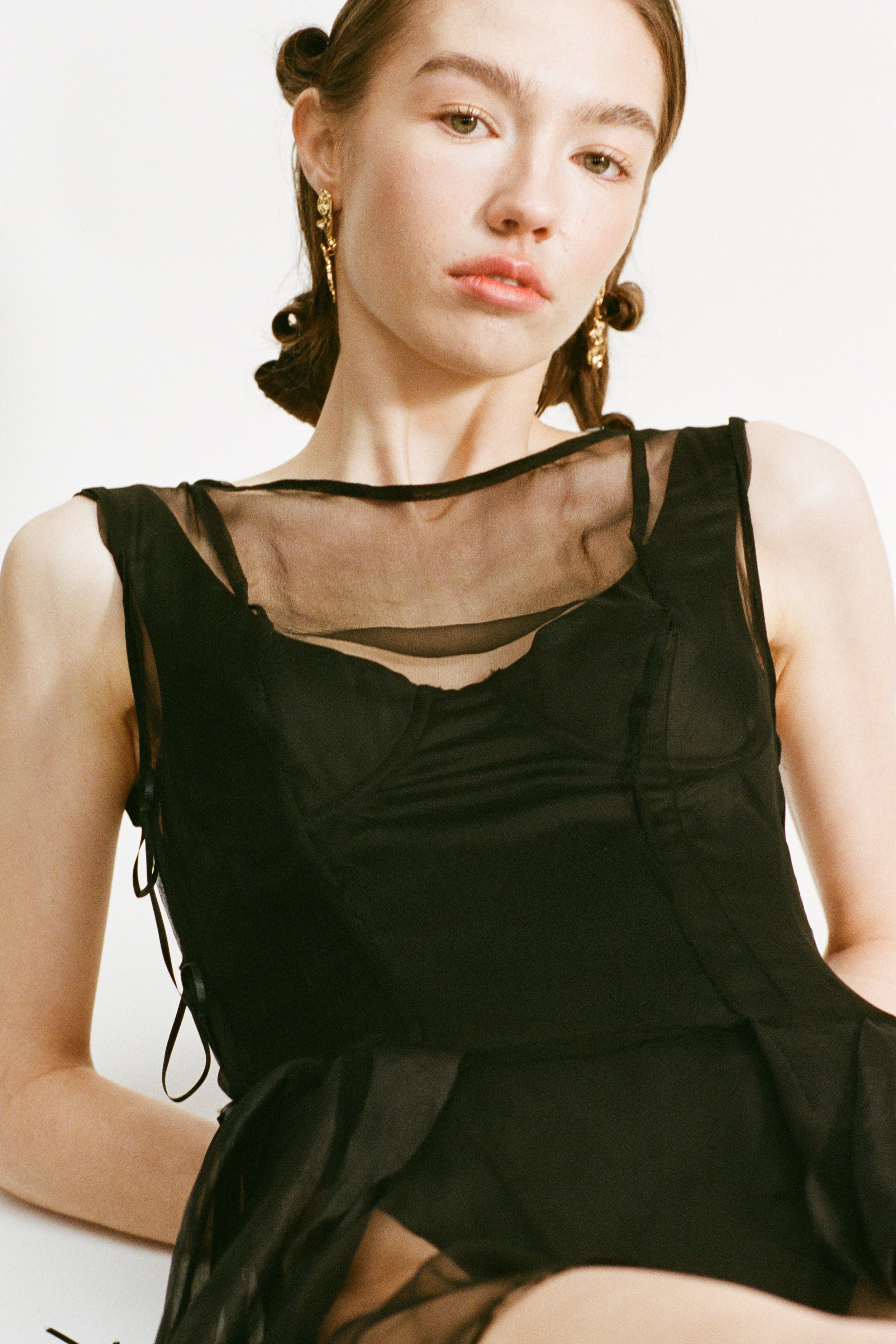 THEMBI-MAKEUP-ELLESERBIA-JUNE2025.jpg