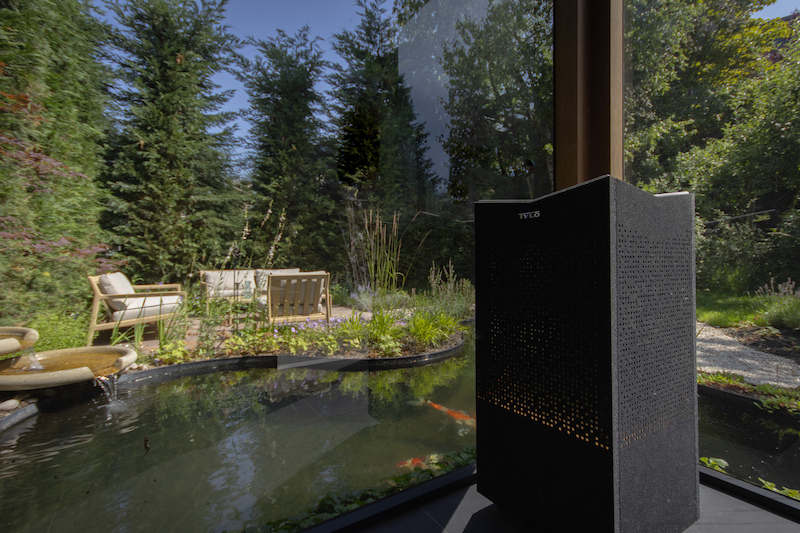 Sauna in groene tuin