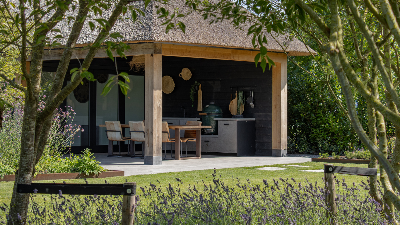 Fiddr luxe buitenkeuken in landelijke stijl