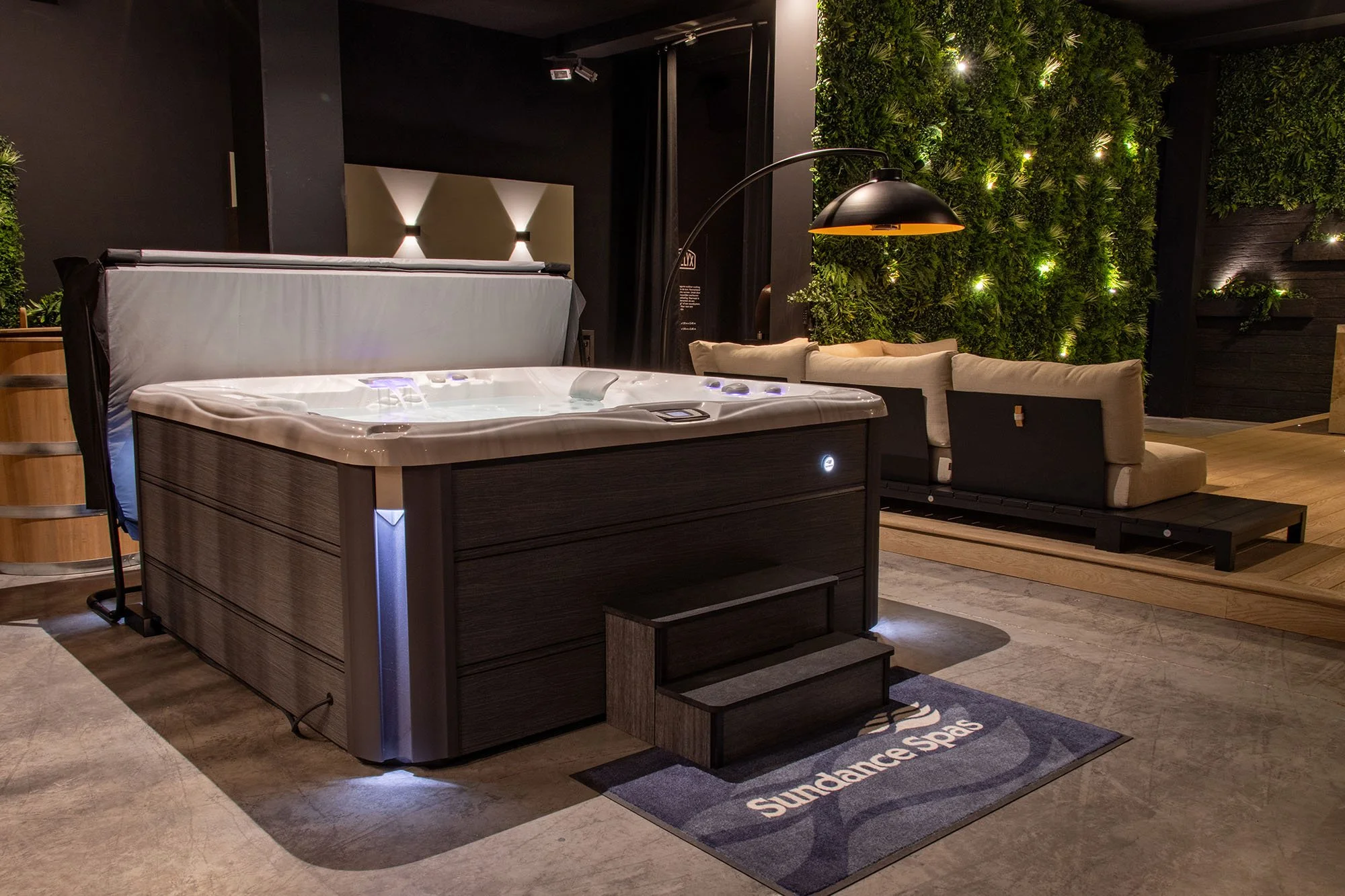 DLGC - Sundance spas - showroom-09.jpg