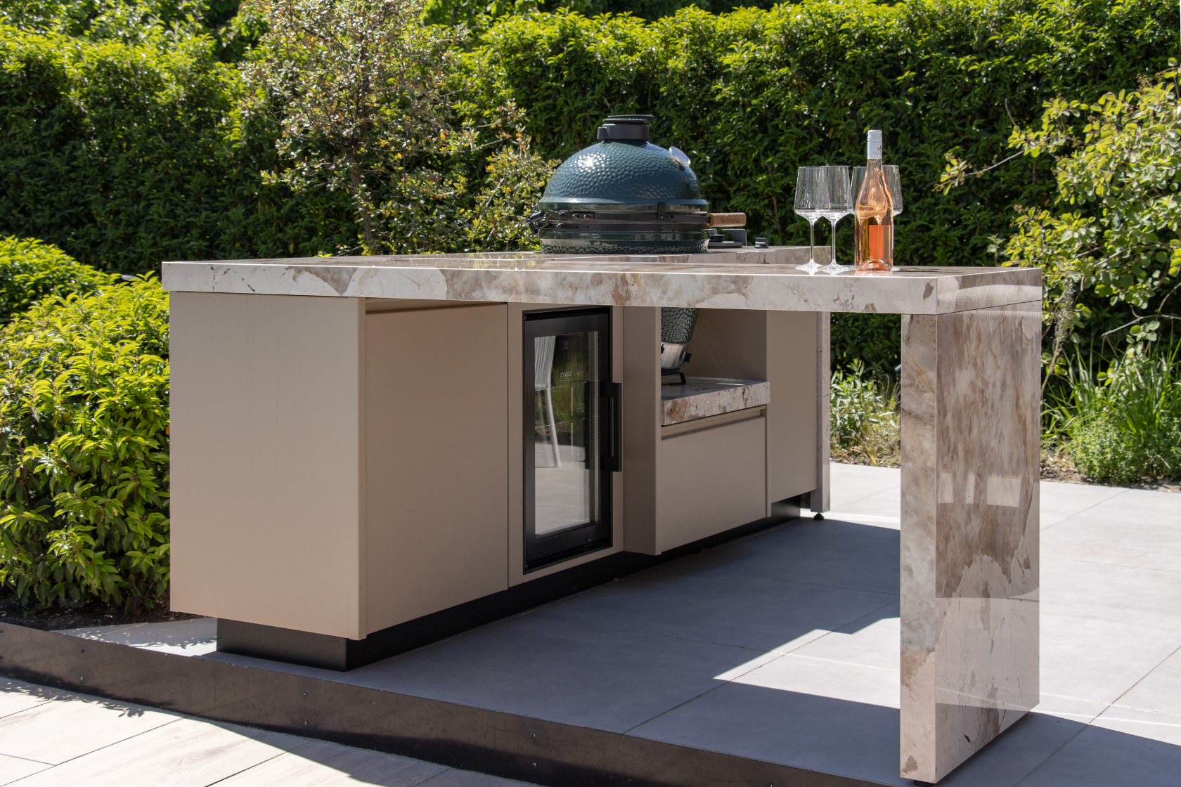 Beige luxe buitenkeuken van DLGC