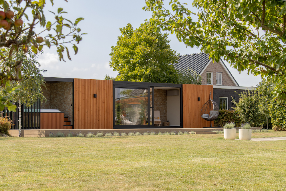 Wellness met douglas houten gevel