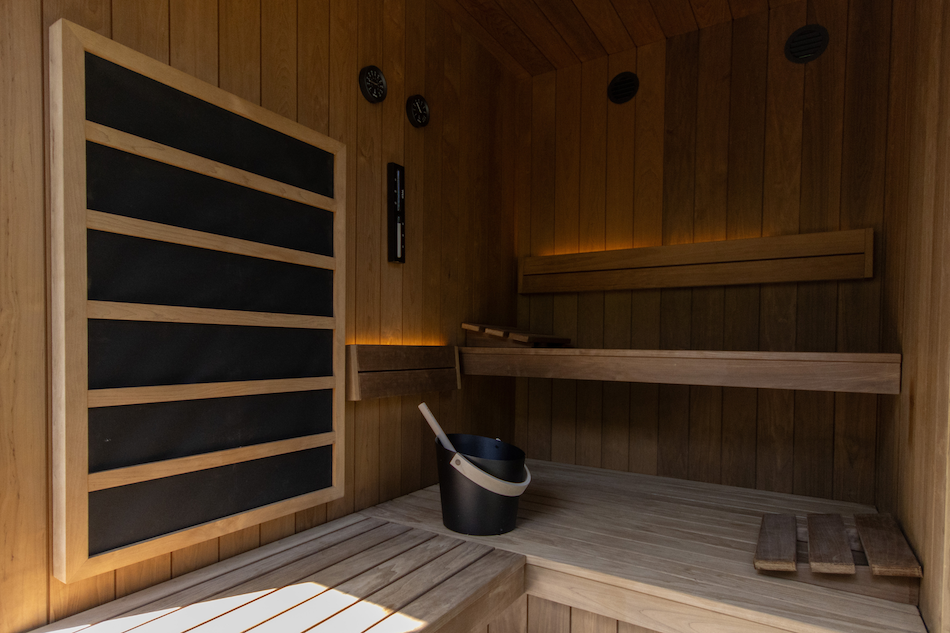 Donker houten sauna