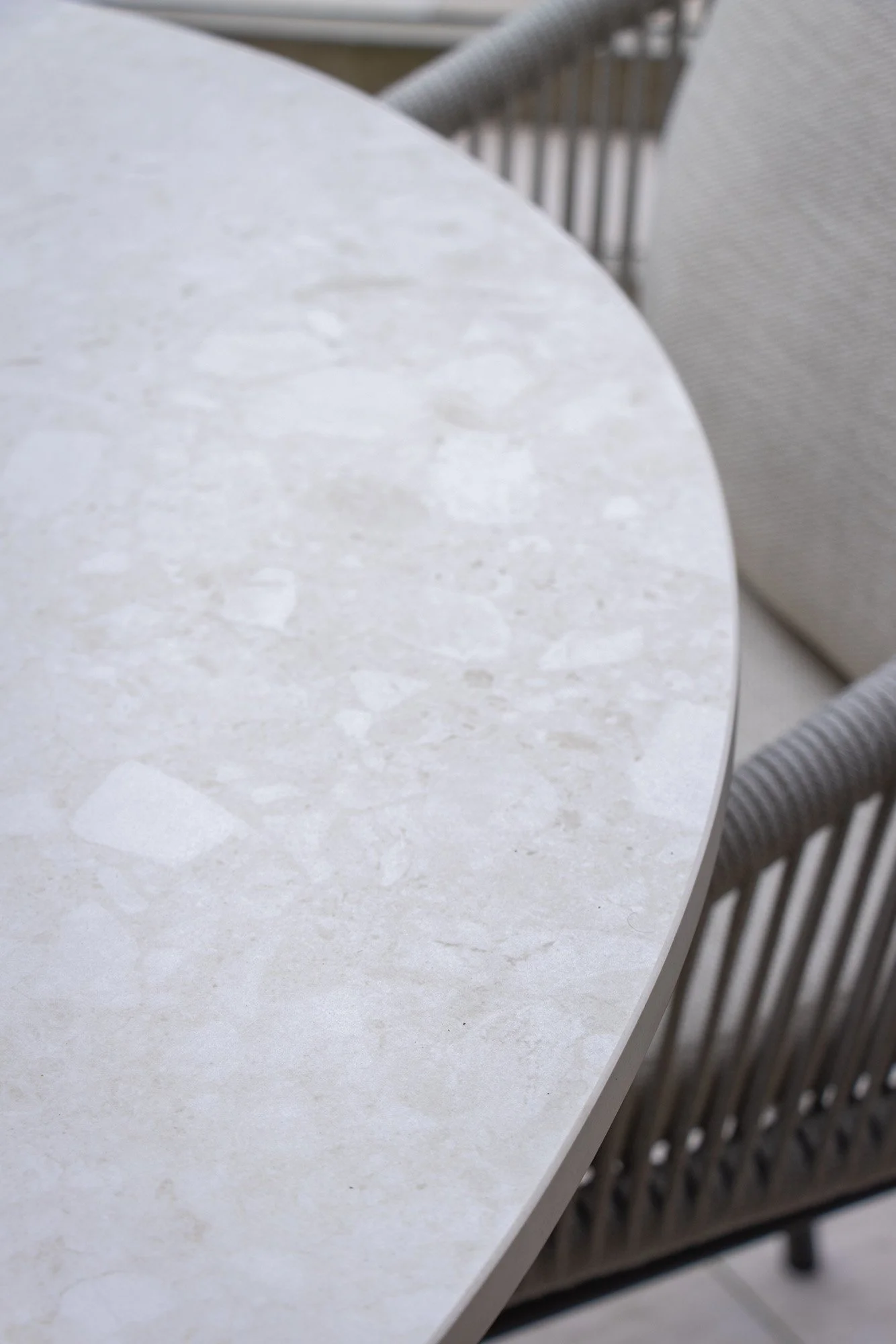 Detail van Dekton materiaal met een rustige natuursteen uitstraling
