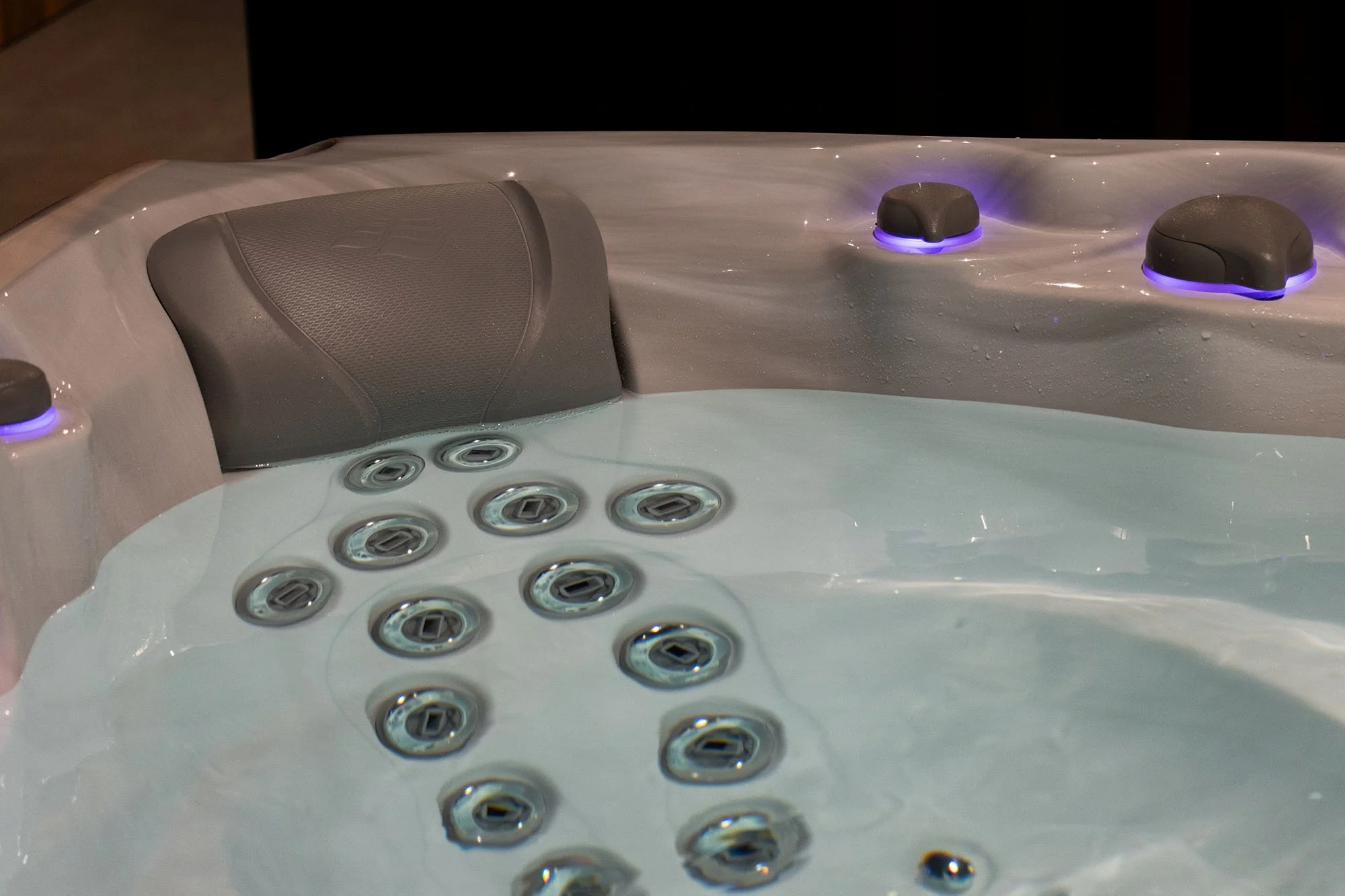 DLGC - Sundance spas - showroom-16.jpg