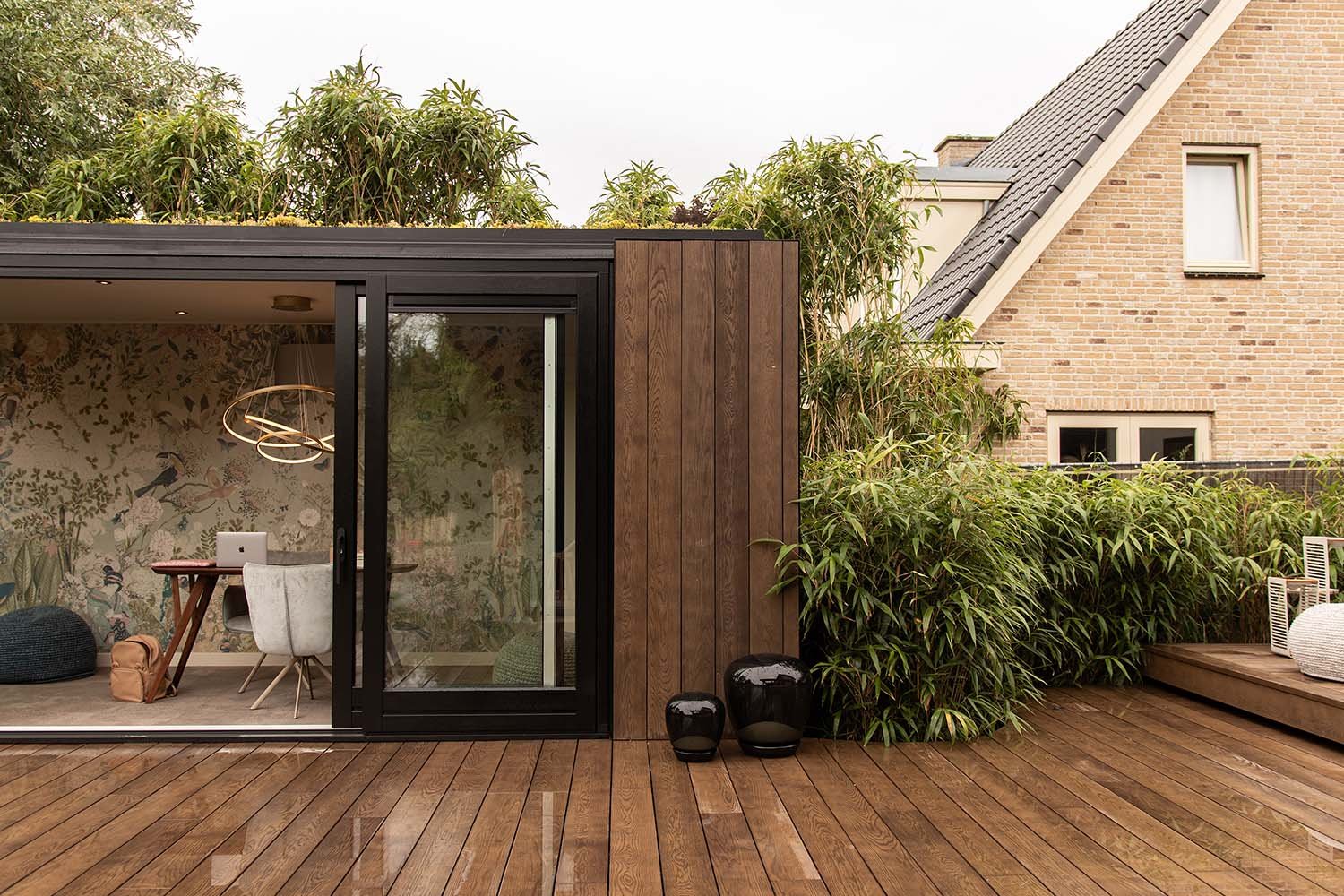 Millboard vlonderplanken toegepast als terras met natuurlijke houtuitstraling