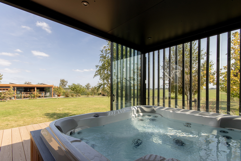 10FT Wellness unit in groene tuin.