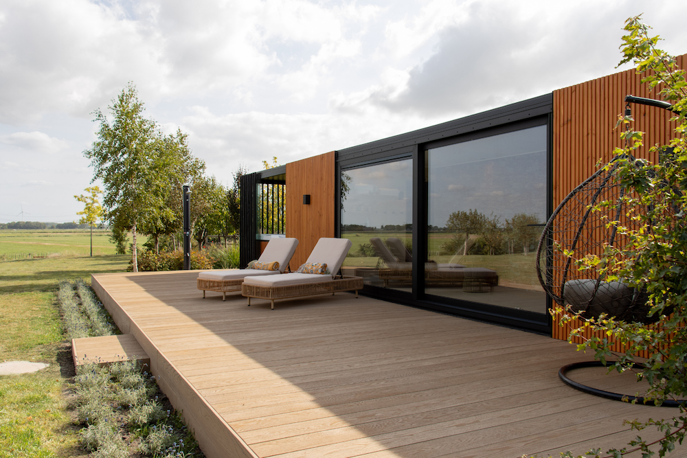 Lounge met loungebedden