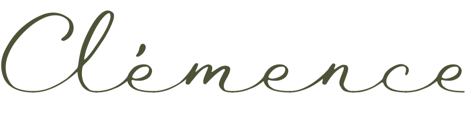 Le mot 'Clémence' écrit en cursive verte sur un fond noir.