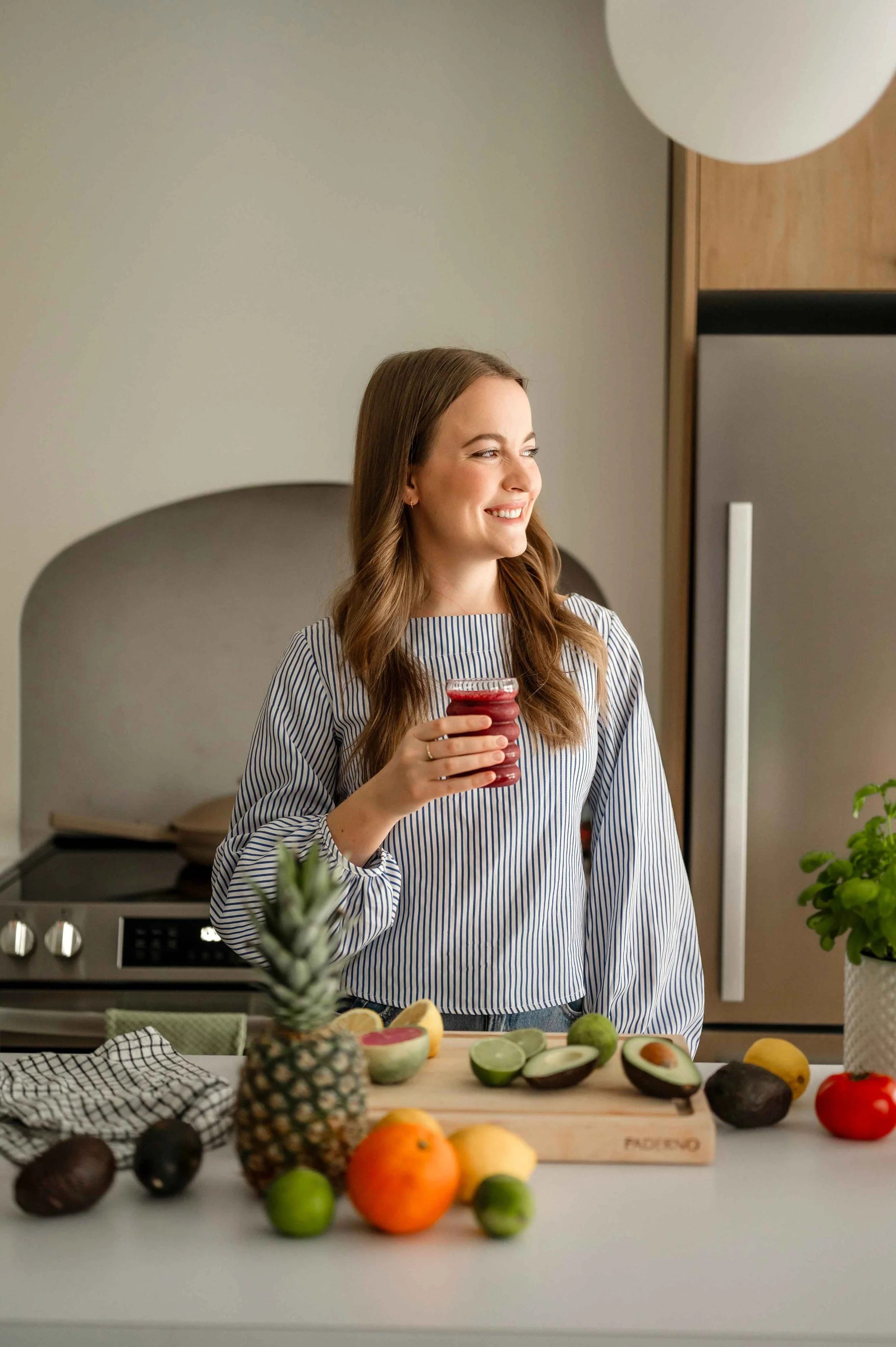 Debout cuisine smoothie (1).jpeg