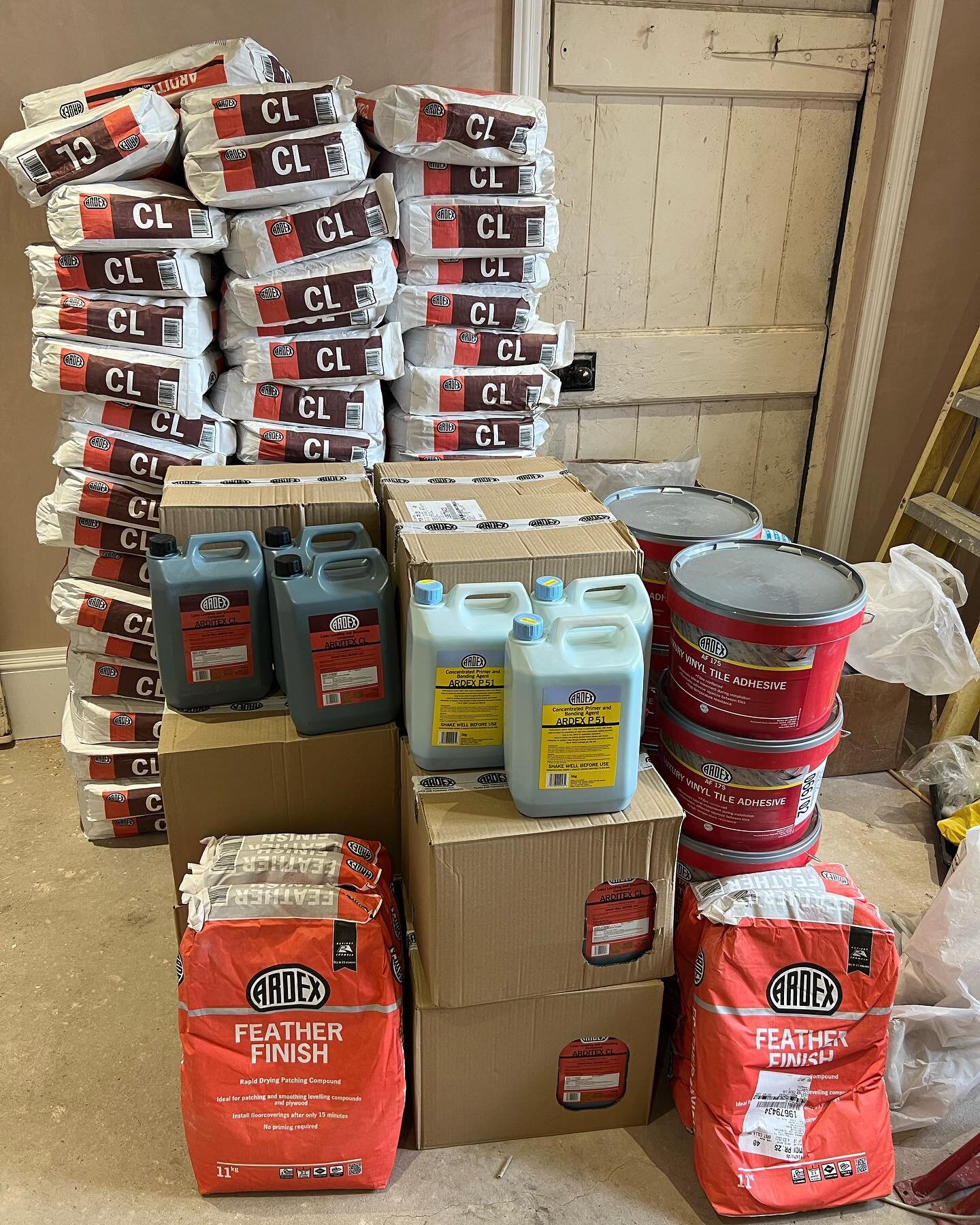 The start of a new job!! This one is getting the Ardex treatment!!
Ardex P51 primer, Ardex CL smoothing compound, Ardex feather finish, all in readiness to receive Moduleo herringbone LVT with a border on Ardex AF175 adhesive. Stay tuned for the fini