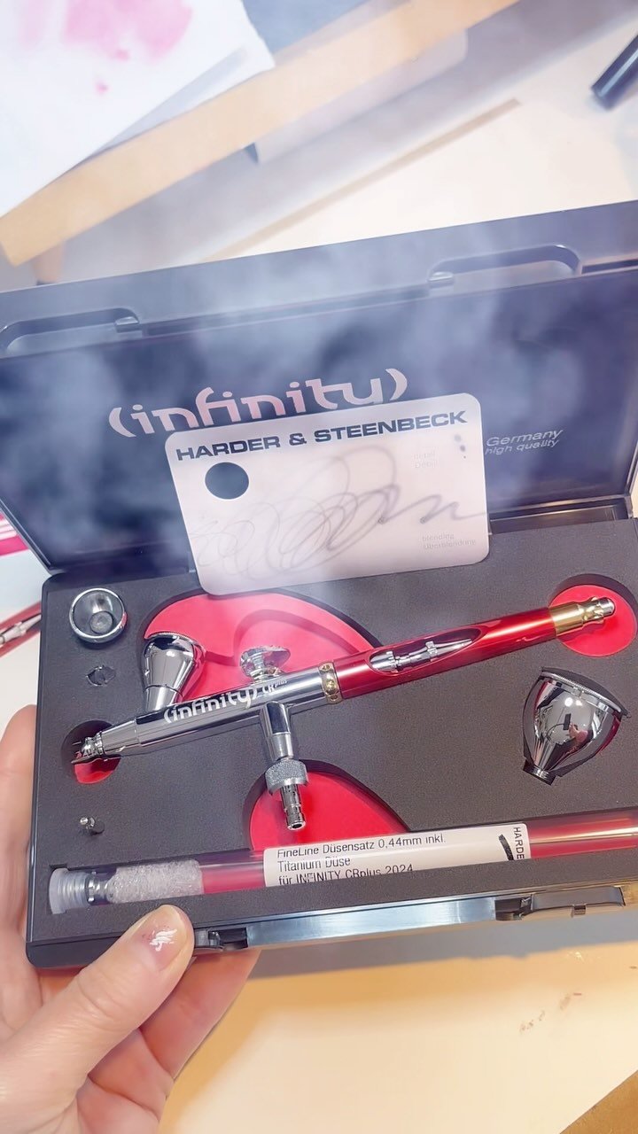 I’ve been deliberating an airbrush upgrade for AGES - the details achievable are incredible - so introducing Roxy (or Ruby ?) to the studio - she’s going to take things to another level 🙌🏼💕 help be decide on her name! She will be with
