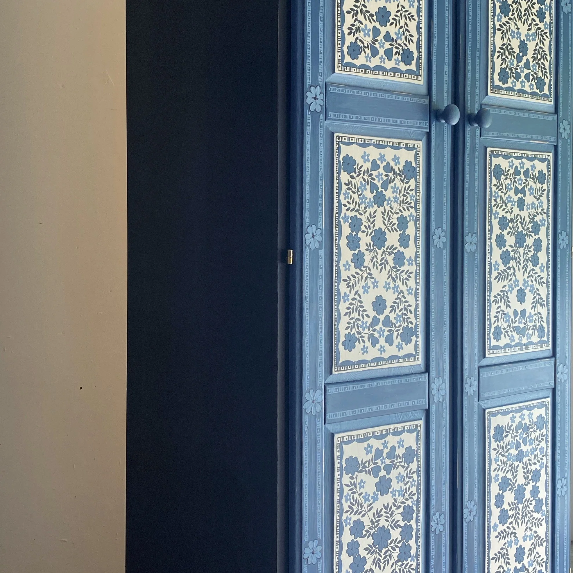 Blue folk pine wardrobe