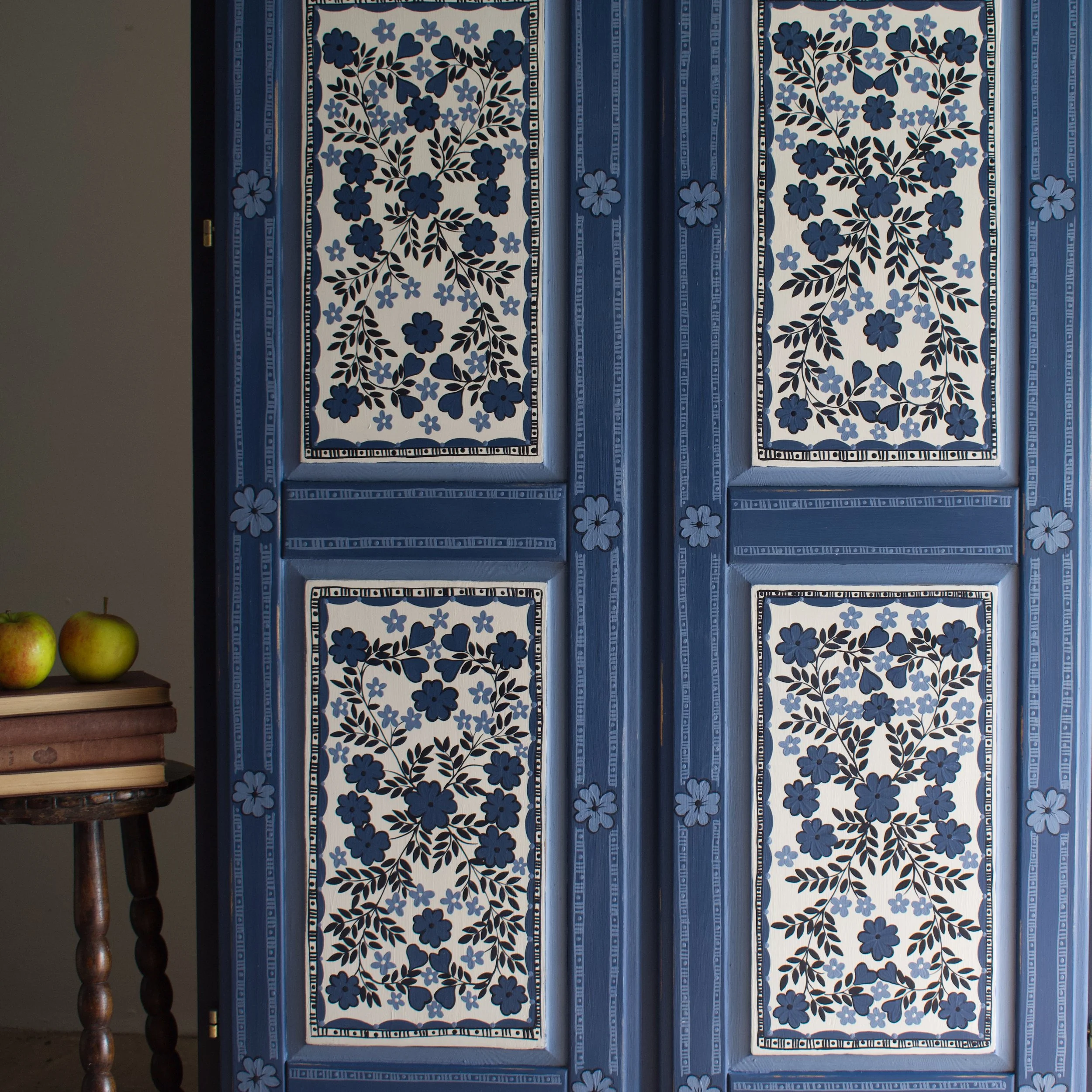 Blue folk pine wardrobe