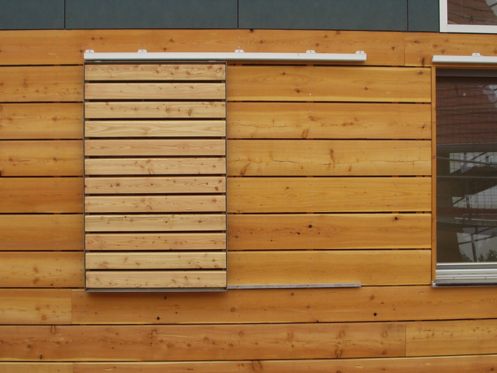 Fassade Schiebeläden Lärche.JPG