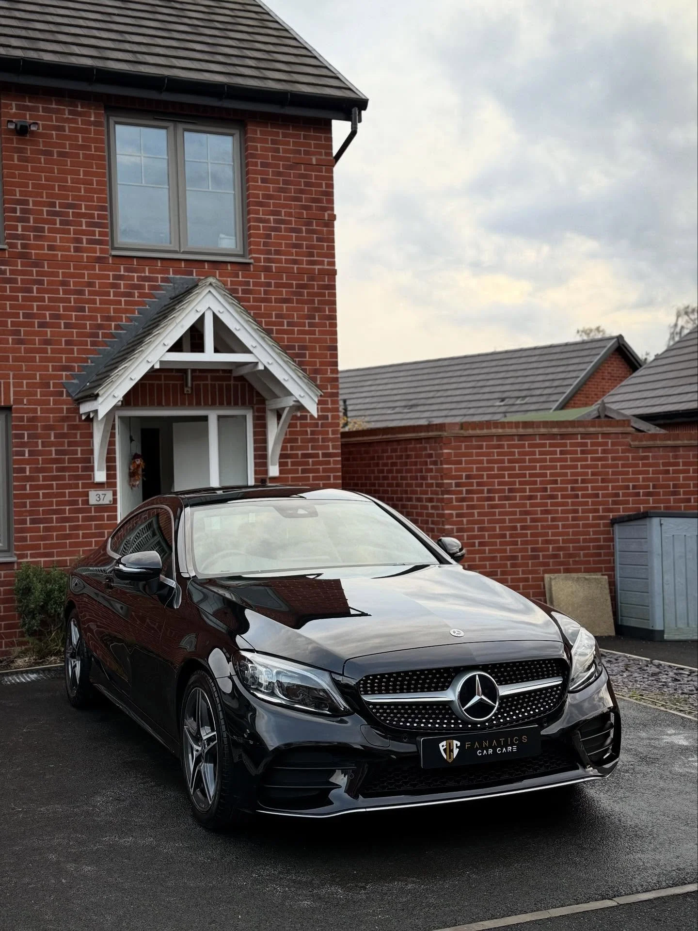 Mercedes C Class which was overdue some attention; treated to a Fanatics signature valet bringing it back to the premium standard a luxury coupe deserves. 

Consistent results no matter the package 🤝 

#FanaticsCarCare #Mercedes #Cclass #valeting #d