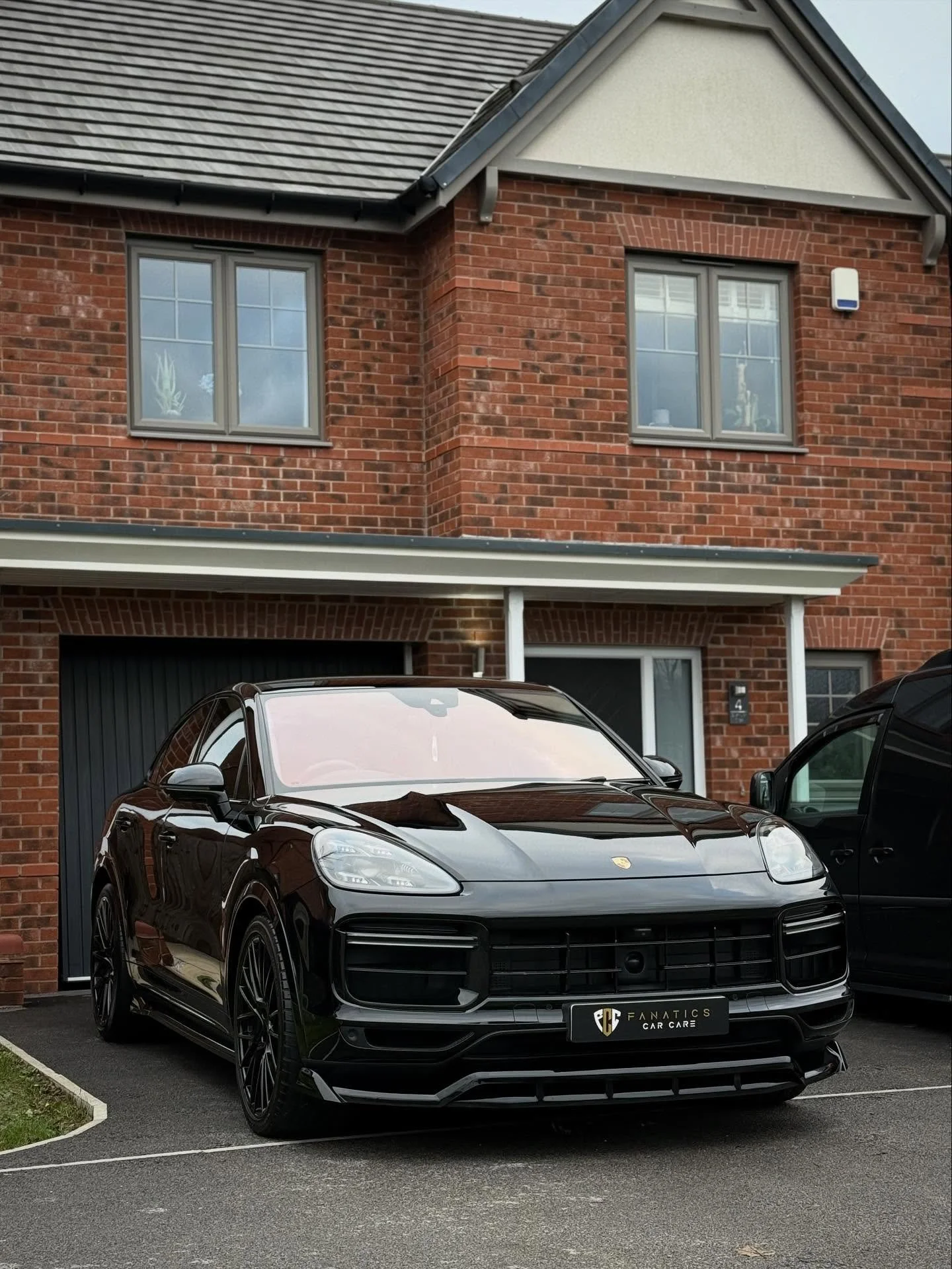Latest addition to the Fanatics Maintenance Club; Porsche Cayenne Turbo V8 freshened up and brought back to a standard that will remain for the foreseeable with monthly visits. 

#FanaticsCarCare #Porsche #Cayenne #valeting #detailing #carvaleting #c