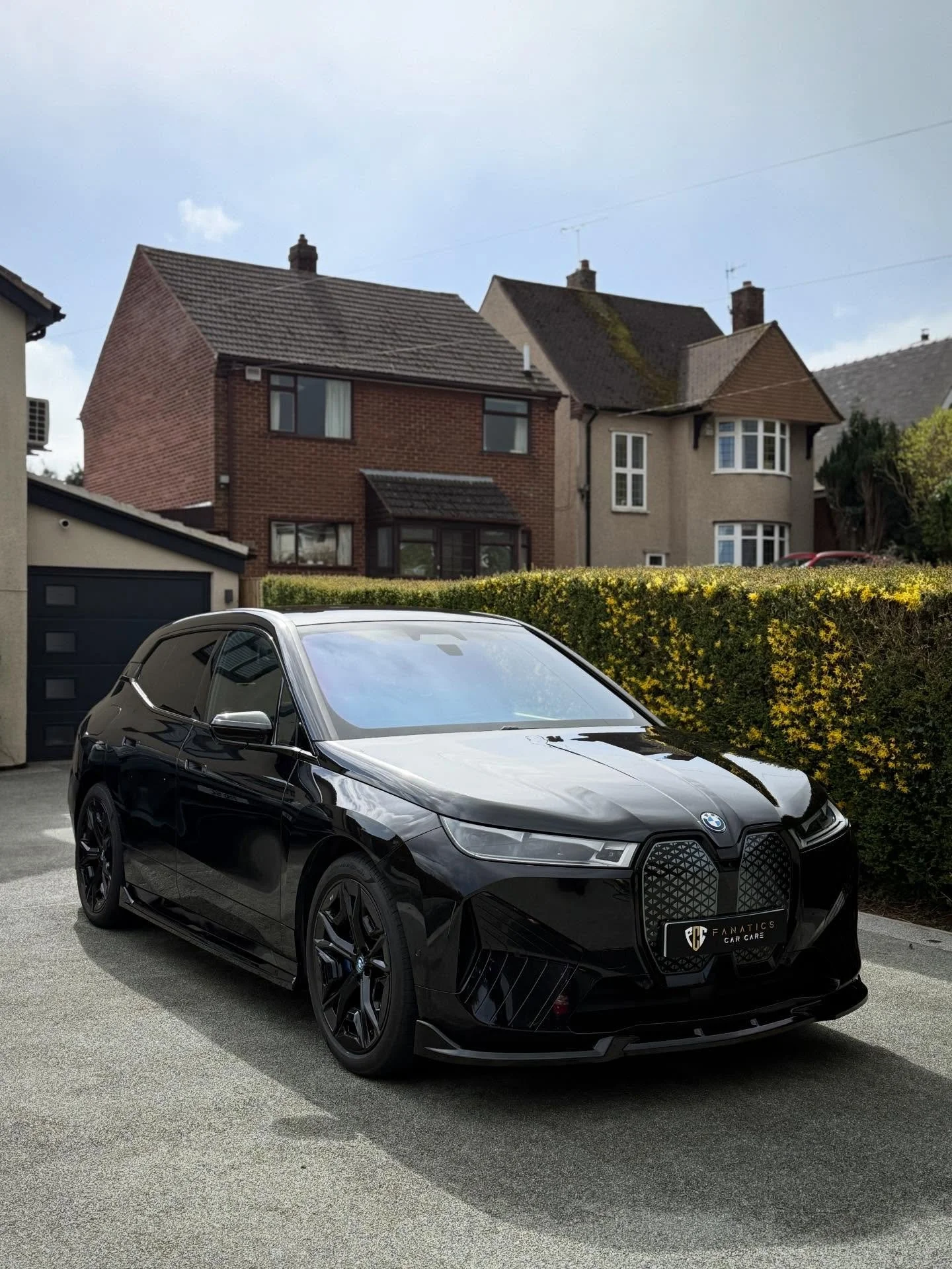 Fully blacked out BMW iX receiving a pre-sale glow up ready for its new owner &spades;️
This is how collecting a new car should feel 🤌

#FanaticsCarCare #BMWIX #valeting #detailing #cardetailing