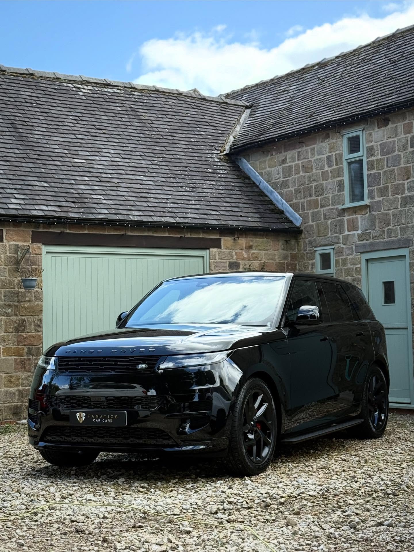 Fresh out the box Range Rover Sport in full stealth spec 🥷 

One of our bi-weekly clients&rsquo; latest upgrade from their previous generation Sport, to the all new hybrid variant. 

This is the definition of Luxury SUV at its finest 🤌 and will be 