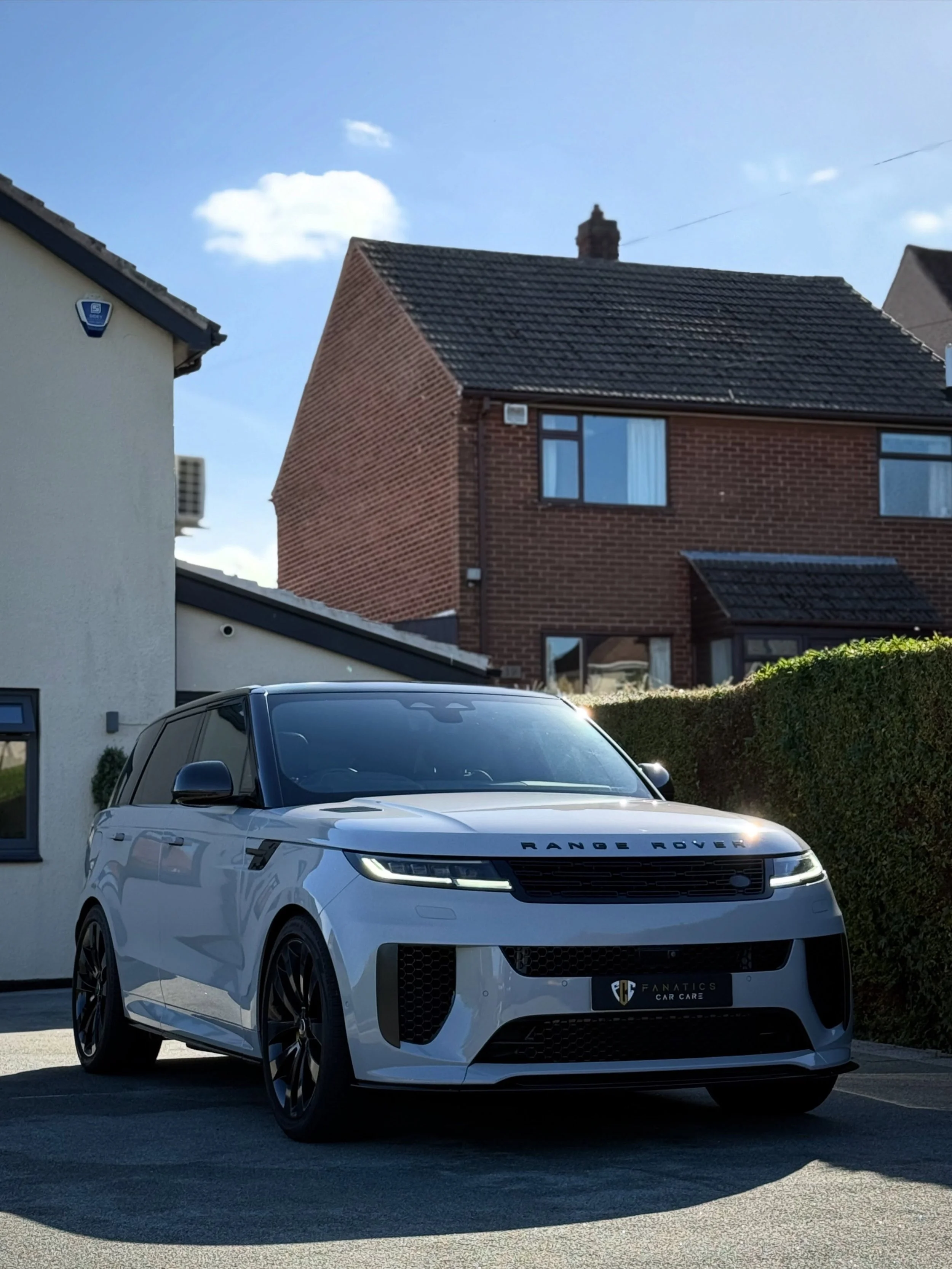 Stunning Range Rover Sport freshened up ahead of its wedding duties at the weekend. What a looker this one is 😍 and a personal favourite. 

#FanaticsCarCare #RangeRoverSport #luxurycarcare #luxurycars #cardetailing