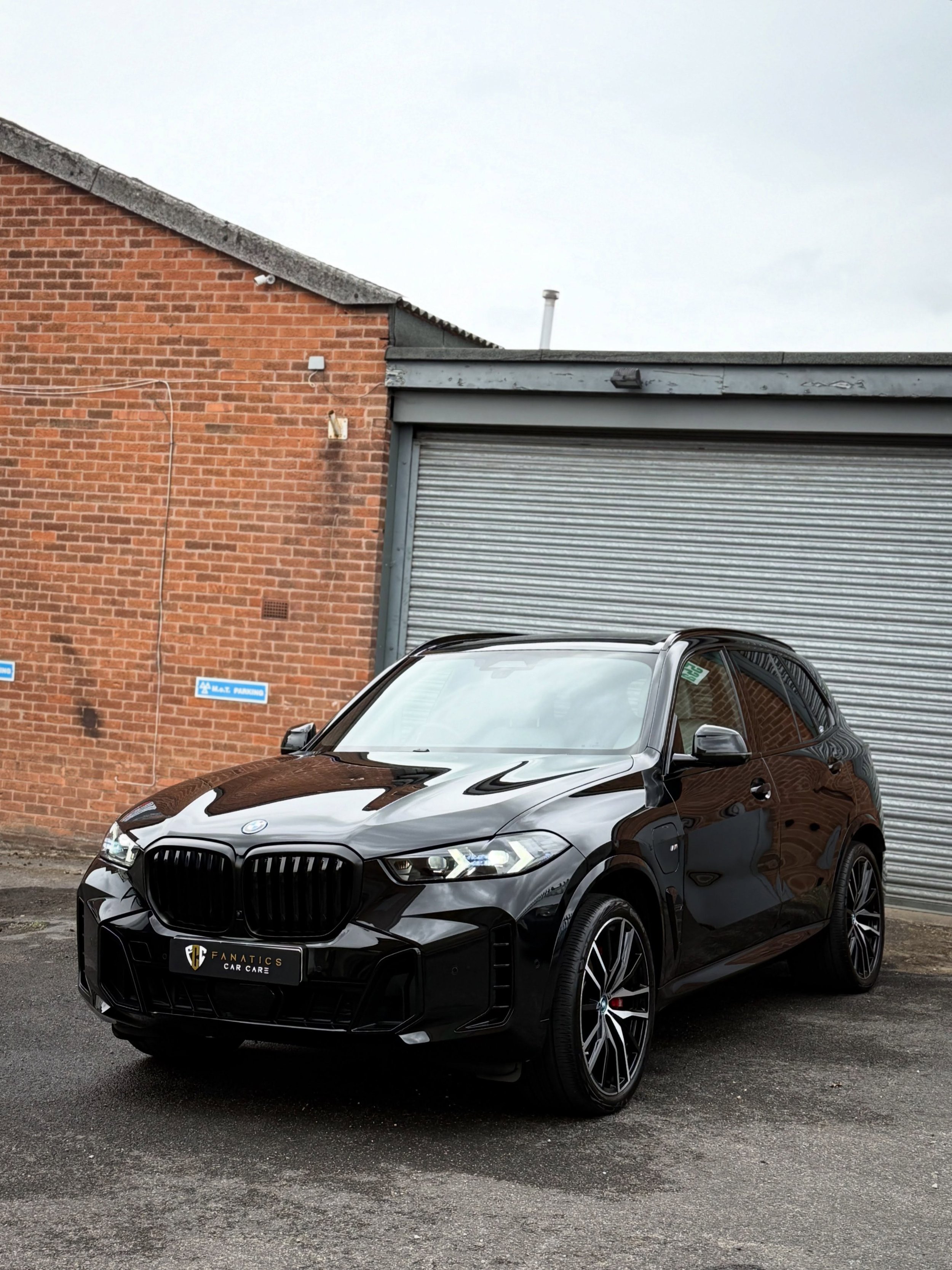 BMW X5 50e looking super fresh again after its Signature Valet. Keeping on top of that ivory leather interior is a must 🤌

#FanaticsCarCare #BMWX5 #luxurycarcare #luxurycars #cardetailing