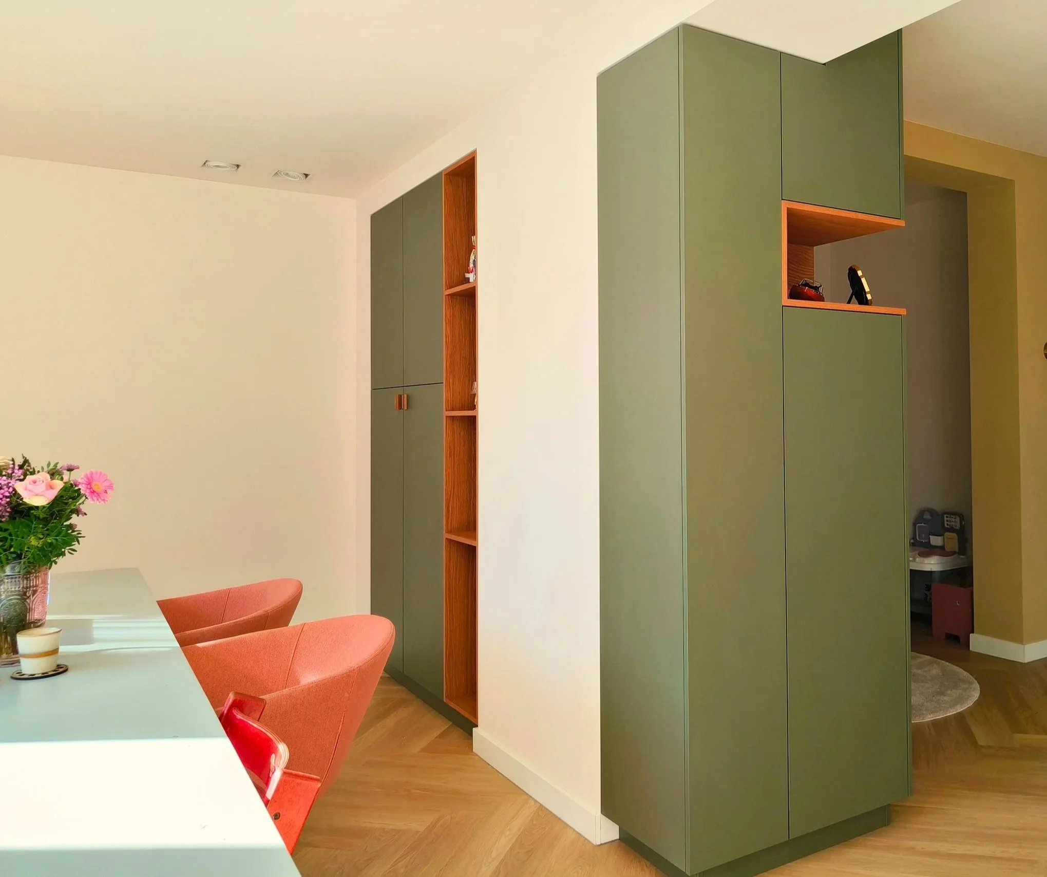 Charlotte+Dobbe+interieurontwerp+maatwerkontwerp+kastenwand+eethoek+speelkamer.jpg