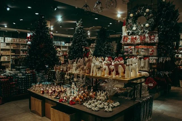 Common Mistakes in Store Holiday Displays (and How to Avoid Them)