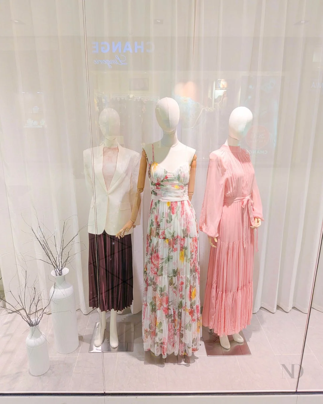 A window display has one job: get customers through the door.

Special thanks to our partner @vm_id for helping bring it to life! Window display design and merchandising for @aimee_boutique_ottawa 🛍

#RetailDesignCanada #CanadianStoreDesign #RetailS