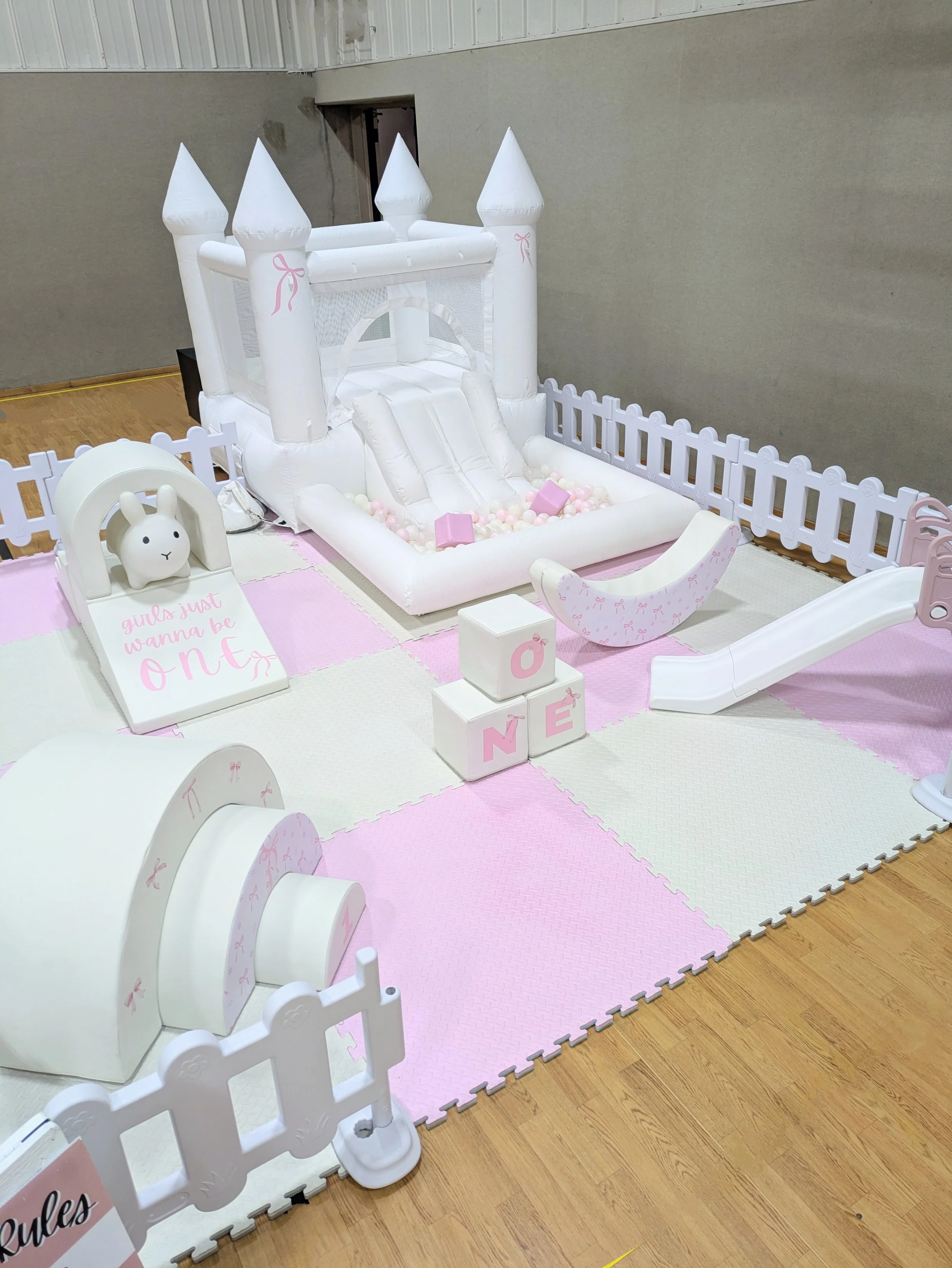 Midi Bounce House Set with Fence