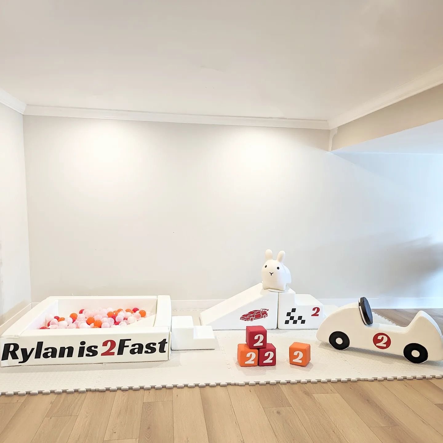 Two racecar events in the same week! This is definitely a popular theme this year! 🏎️ Check out our Petite Soft Play set in white- perfect for small spaces or when you only have a few tiny guests. Fencing and custom decal packages are available as w