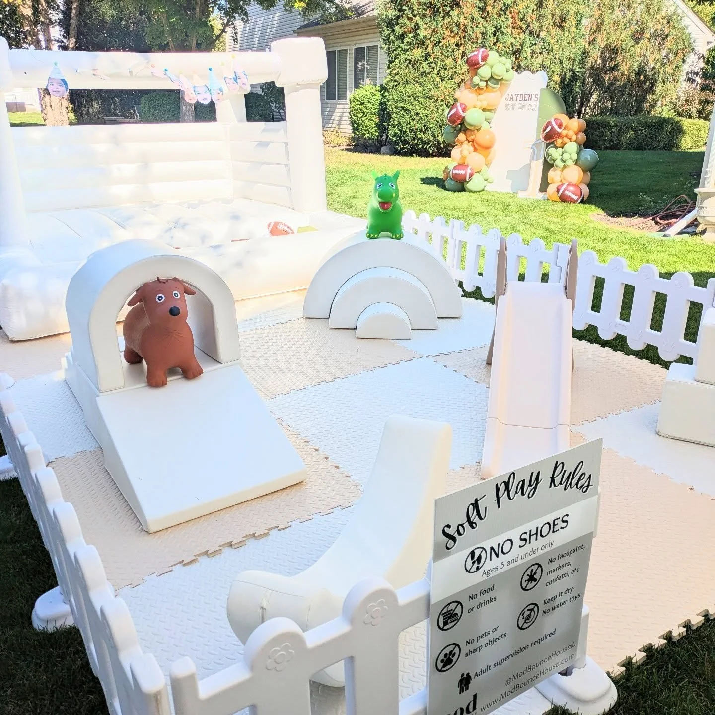 Jayden's First Down featuring our Midi Soft Play set and backdrop package. 🏈🎂🏈🎂
#wauconda #waucondaillinois #northernillinois #partyrental #softolay #firstdown #football #firstdownbirthday #footballbirthday #footballparty