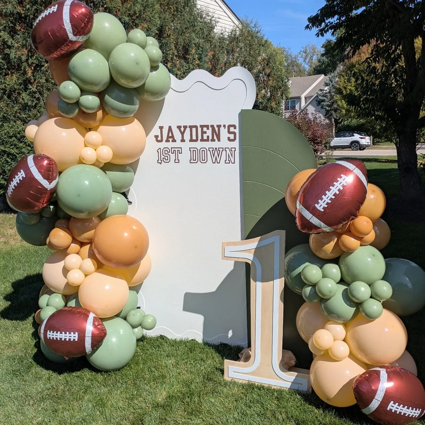 So many sports themes events this year and we're here to cheer you on! Celebrate with one of our backdrop packages, soft play sets, bounce houses and more! Serving Northern Illinois. 
#partyrentals #sportstheme #footballtheme #areyoureadyforsomefoot
