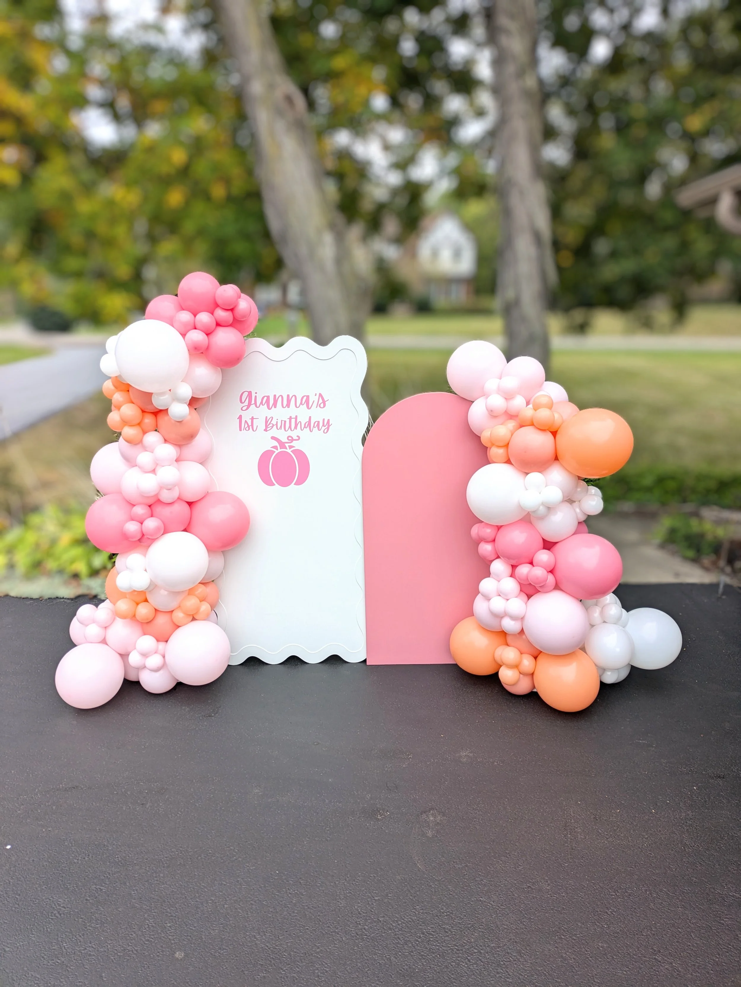balloon garland and arch backdrop