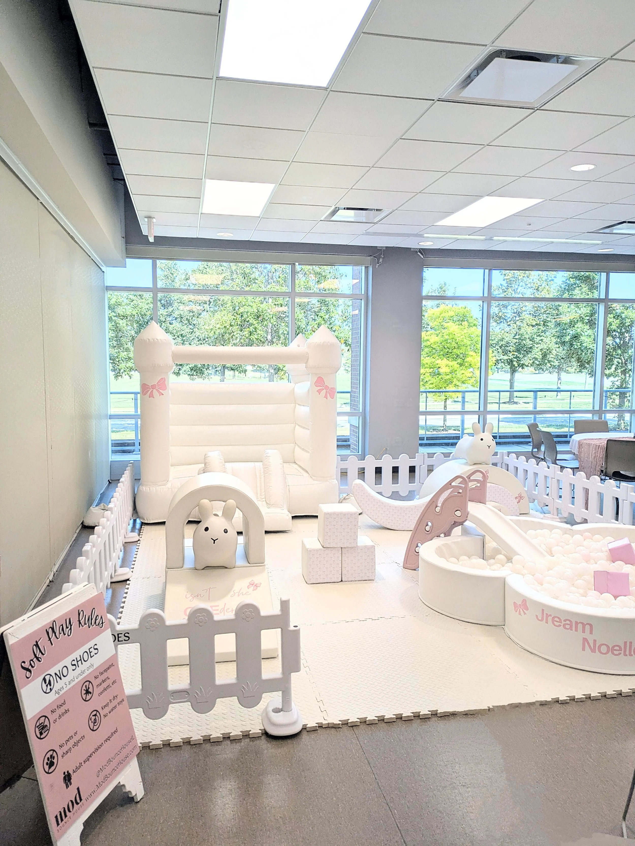 Midi Flower Set with Fence and 6x6 Toddler Bounce House add on.