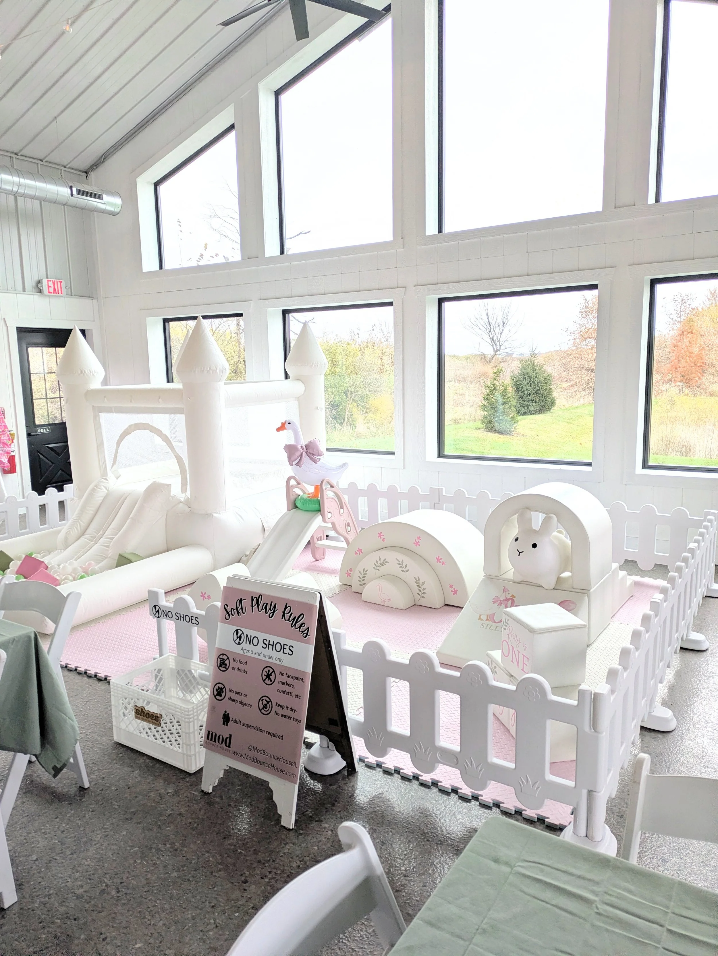 Midi Bounce House Set with Fence