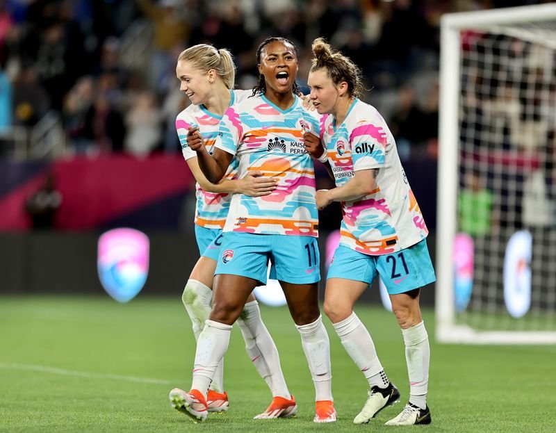 Wave offense returns in 2-1 victory over Bay FC