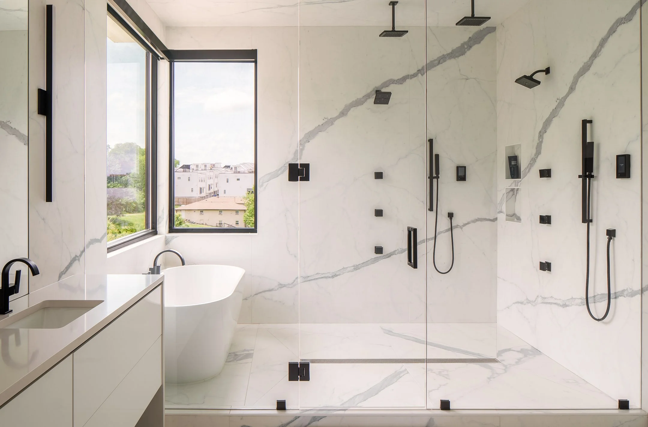 Nashville Waterfall House bathroom, designed by Ryan Thewes Architect